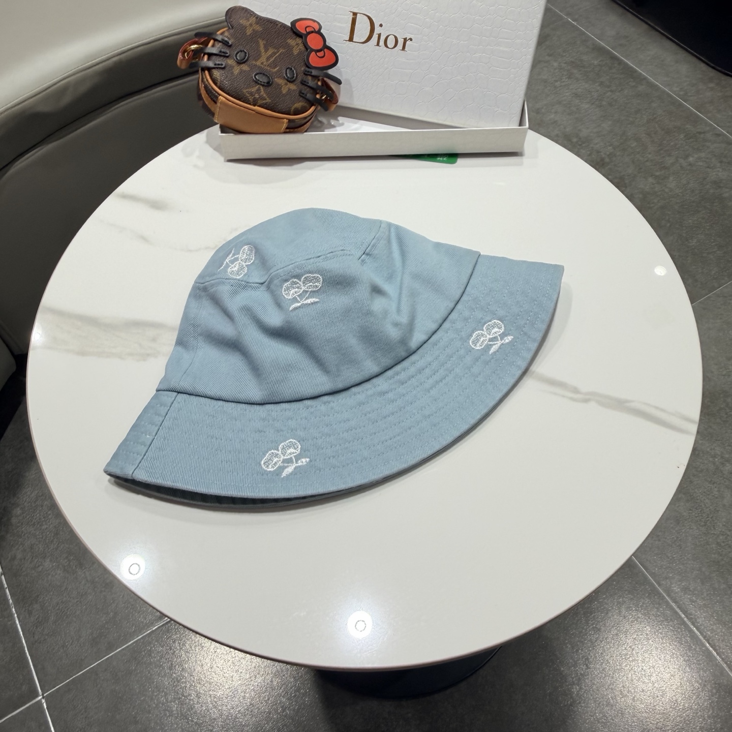 DIOR迪奥新款小清新简约刺绣渔夫帽男女春夏季百搭显脸小透气防晒遮阳盆帽