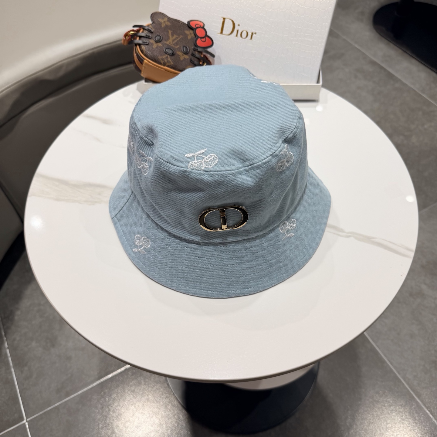 DIOR迪奥新款小清新简约刺绣渔夫帽男女春夏季百搭显脸小透气防晒遮阳盆帽