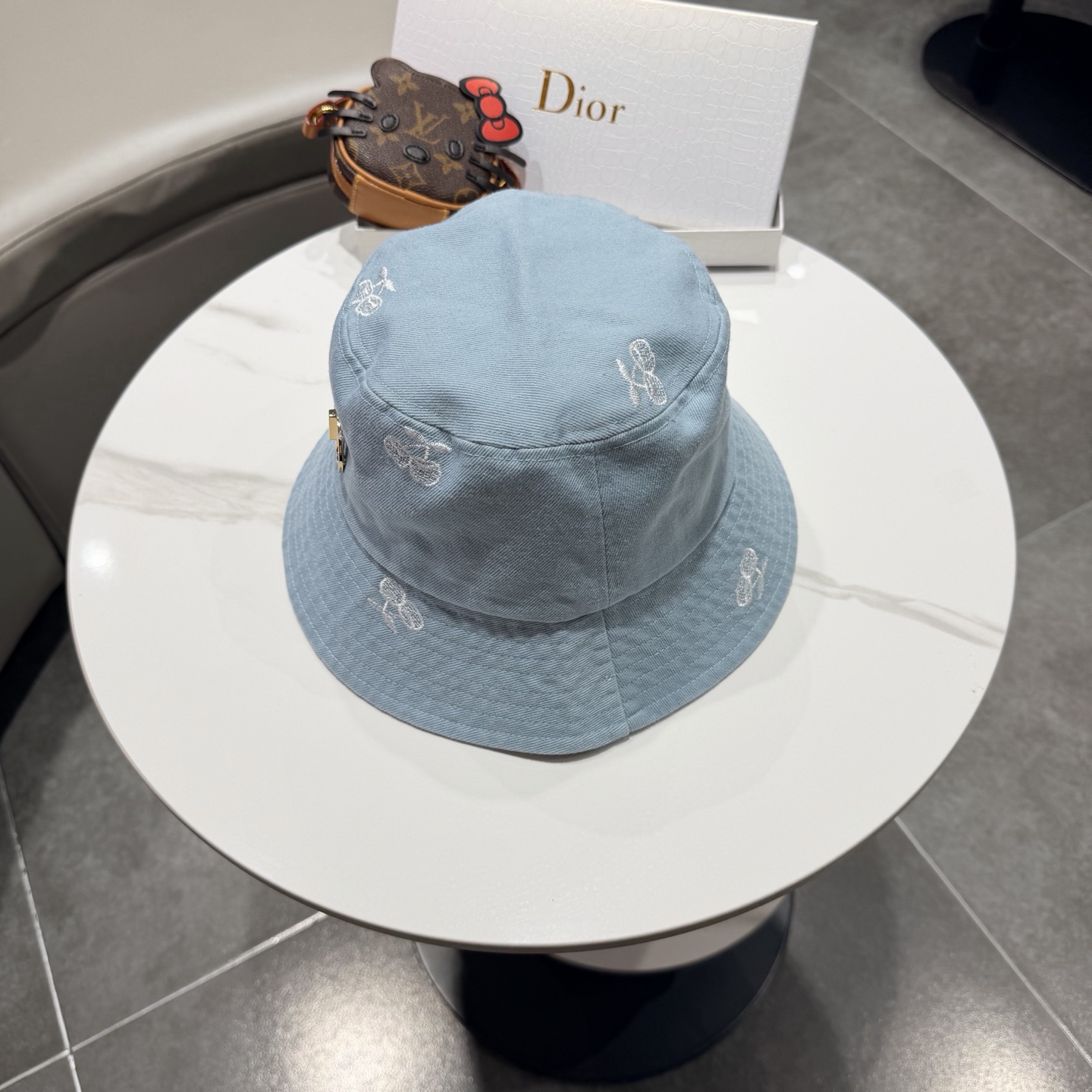 DIOR迪奥新款小清新简约刺绣渔夫帽男女春夏季百搭显脸小透气防晒遮阳盆帽