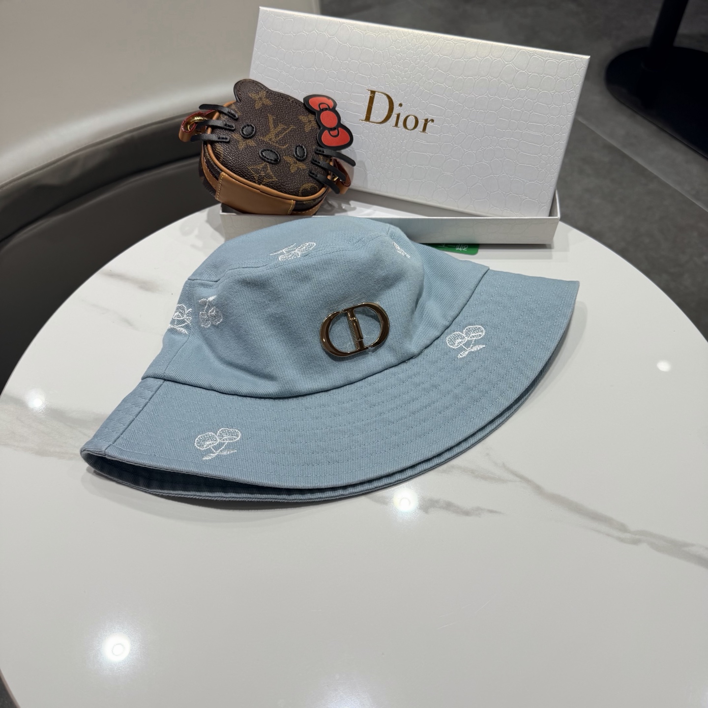 DIOR迪奥新款小清新简约刺绣渔夫帽男女春夏季百搭显脸小透气防晒遮阳盆帽