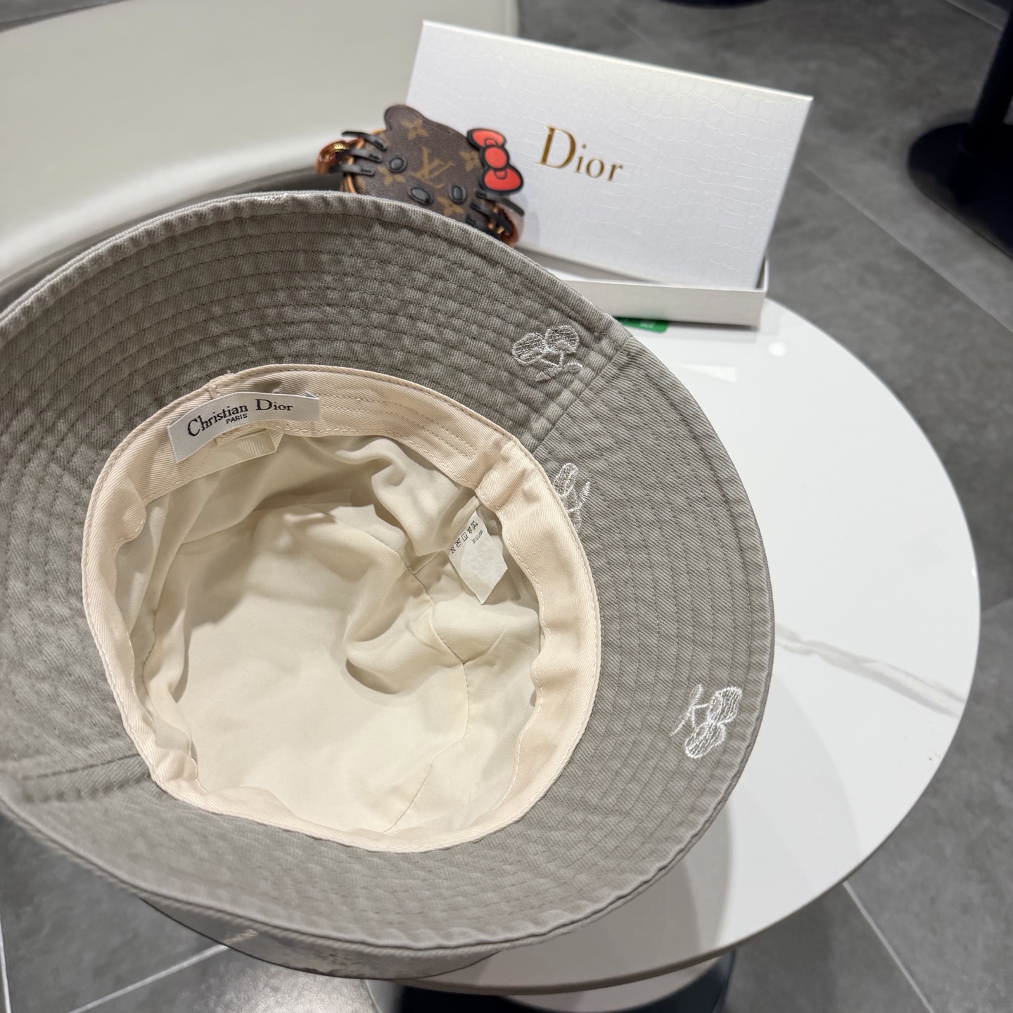 DIOR迪奥新款小清新简约刺绣渔夫帽男女春夏季百搭显脸小透气防晒遮阳盆帽