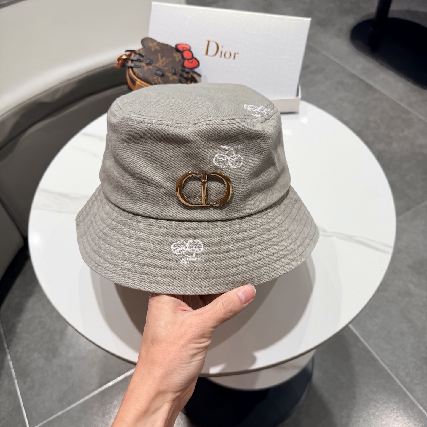 DIOR迪奥新款小清新简约刺绣渔夫帽男女春夏季百搭显脸小透气防晒遮阳盆帽