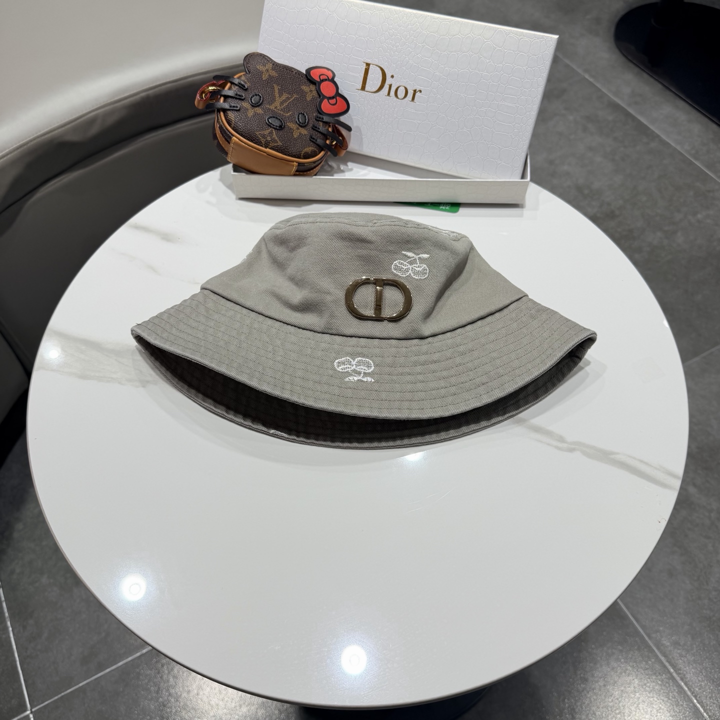 NO:704005,DIOR Dior's new small fresh and simple embroidered fisherman's hat for men and women in spring and summer, versatile face-showing small breathable sun protection sunshade basin hat fisherman's hat baseball cap knitted hat, hat, dior, dior, espadrilles, hats19860909DIOR迪奥新款小清新简约刺绣渔夫帽男女春夏季百搭显脸小透气防晒遮阳盆帽帽子渔夫帽棒球帽针织帽,帽子,dior,dior,espadrilles,hats,hat