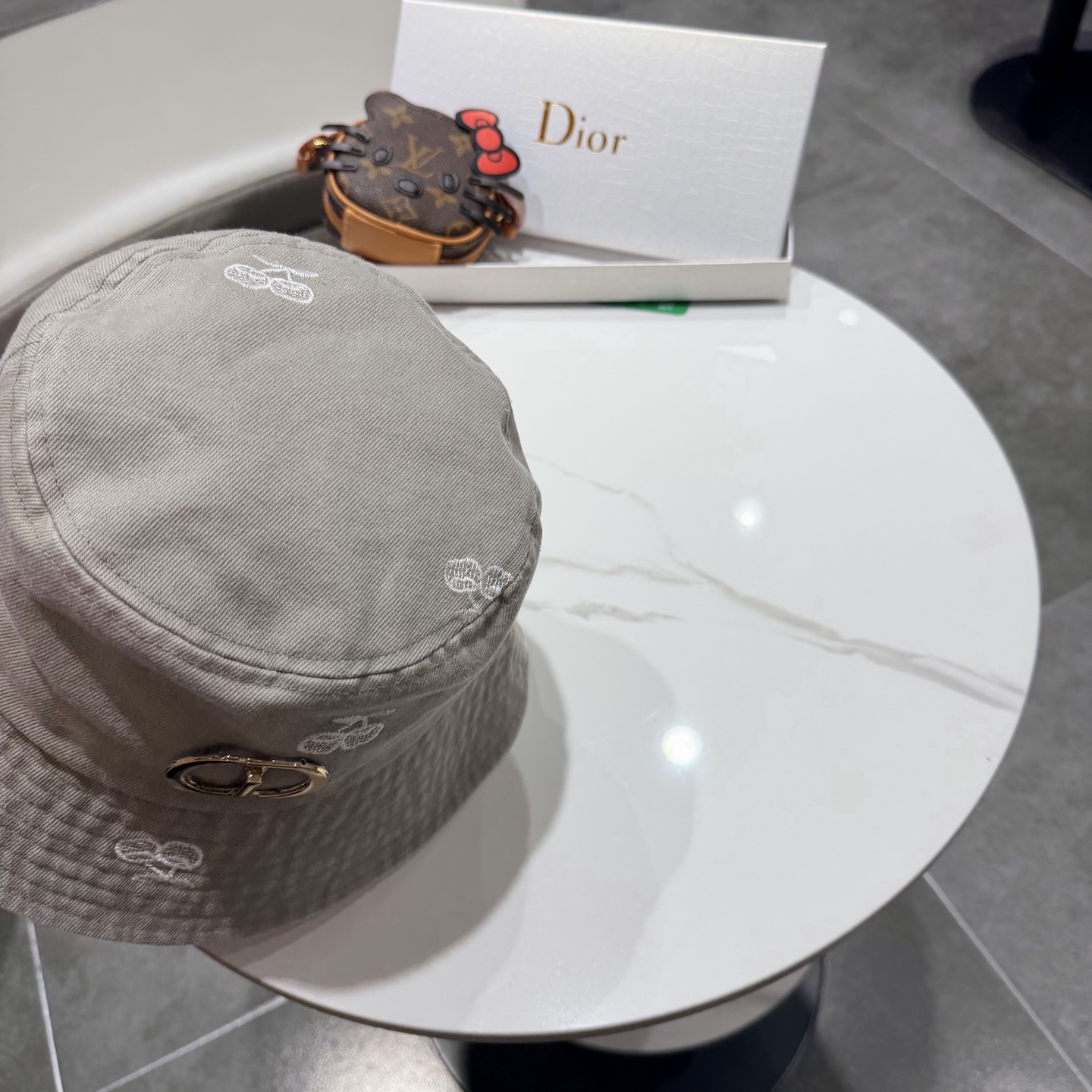 DIOR迪奥新款小清新简约刺绣渔夫帽男女春夏季百搭显脸小透气防晒遮阳盆帽