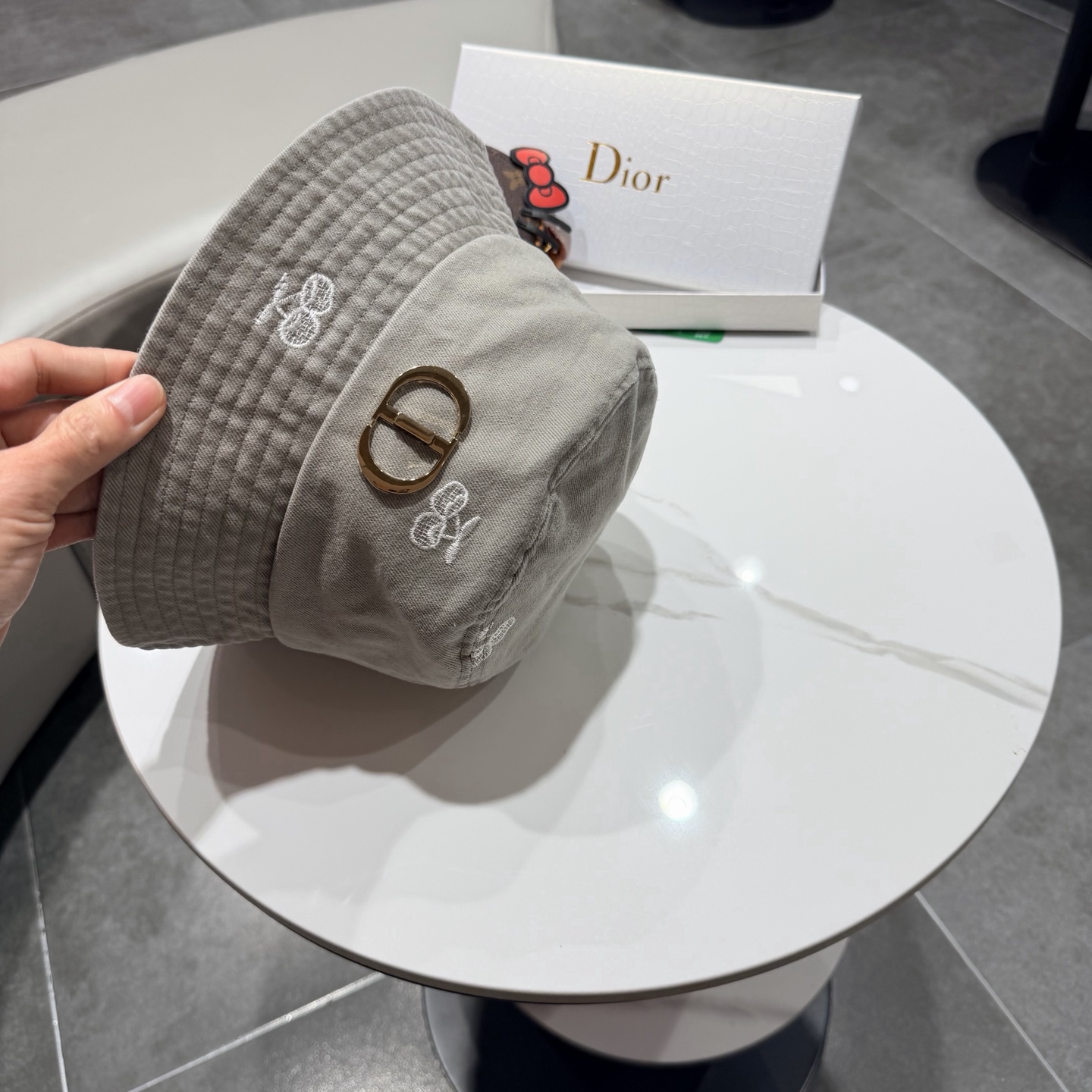 DIOR迪奥新款小清新简约刺绣渔夫帽男女春夏季百搭显脸小透气防晒遮阳盆帽