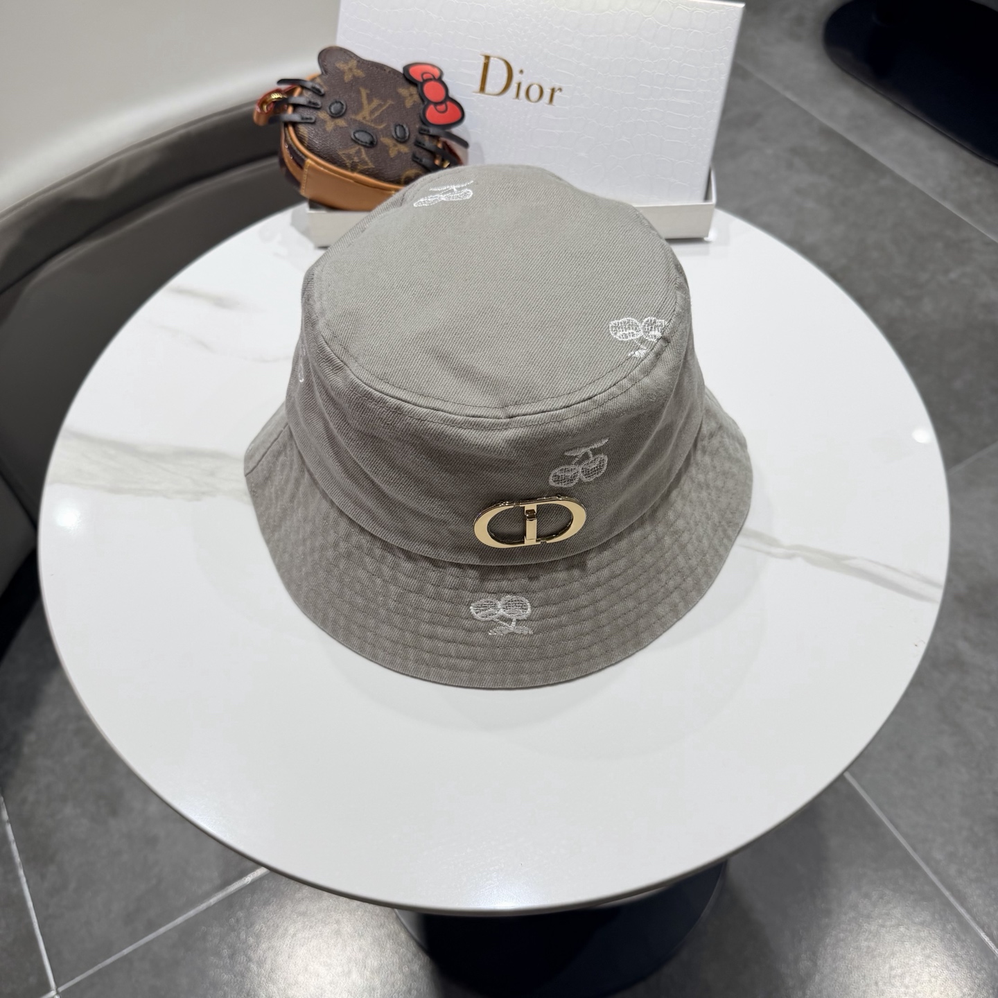 DIOR迪奥新款小清新简约刺绣渔夫帽男女春夏季百搭显脸小透气防晒遮阳盆帽