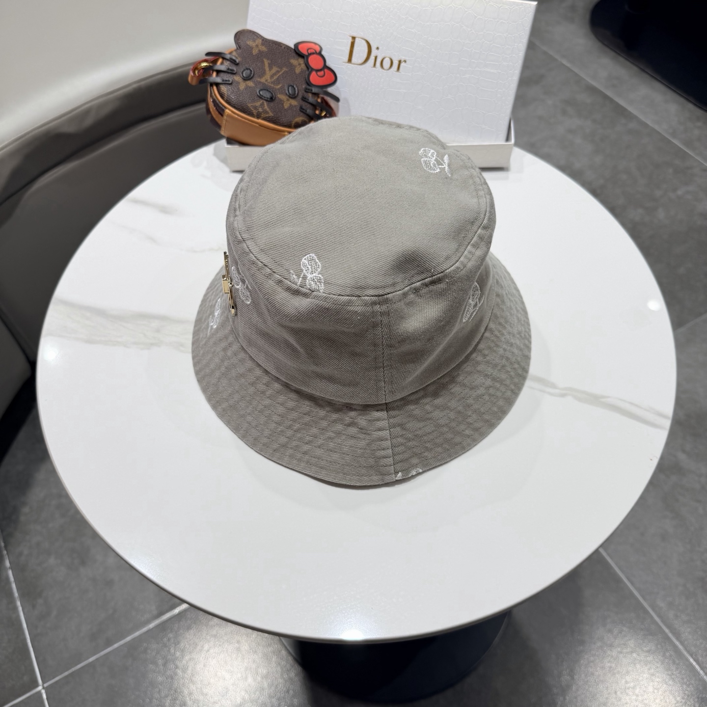 DIOR迪奥新款小清新简约刺绣渔夫帽男女春夏季百搭显脸小透气防晒遮阳盆帽