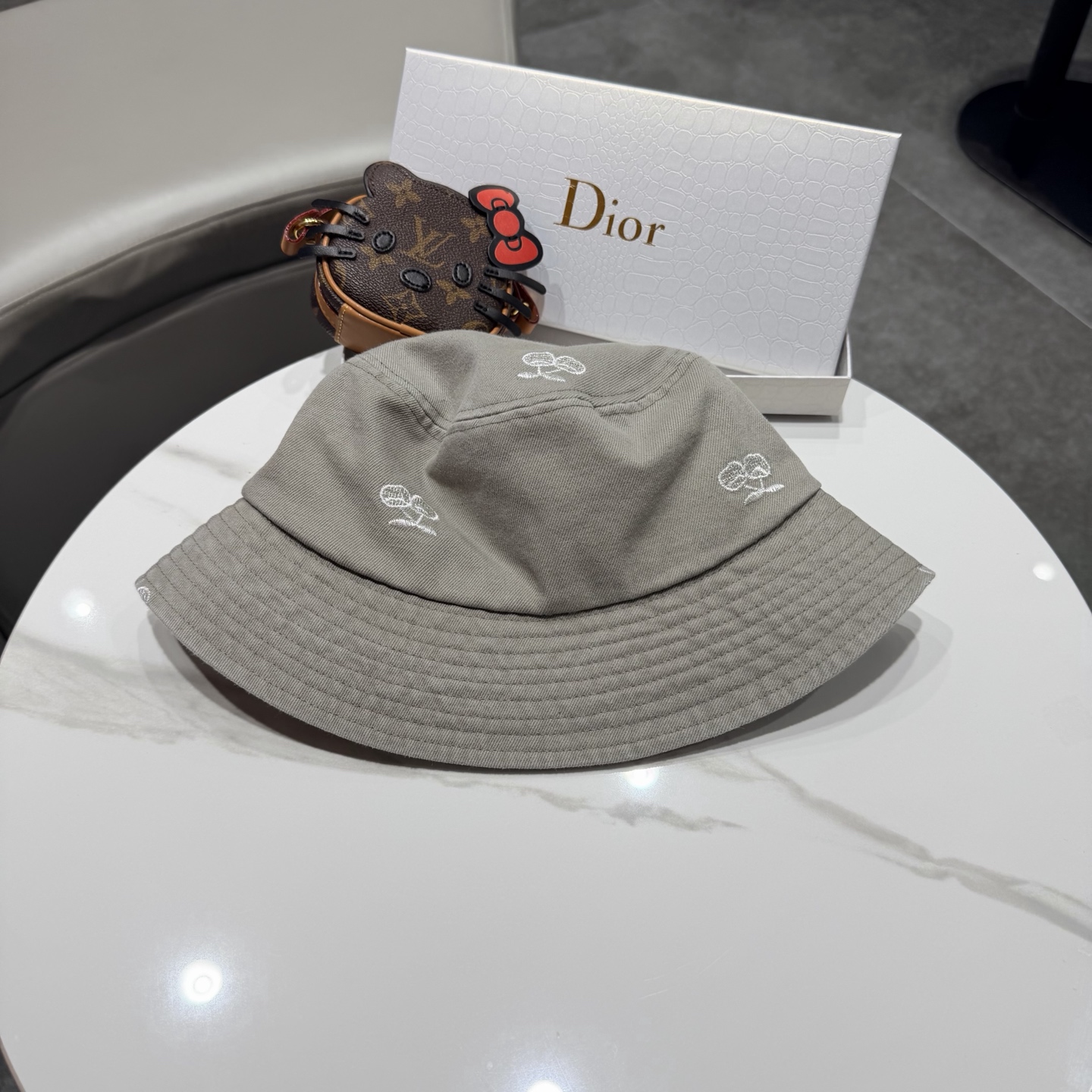 DIOR迪奥新款小清新简约刺绣渔夫帽男女春夏季百搭显脸小透气防晒遮阳盆帽
