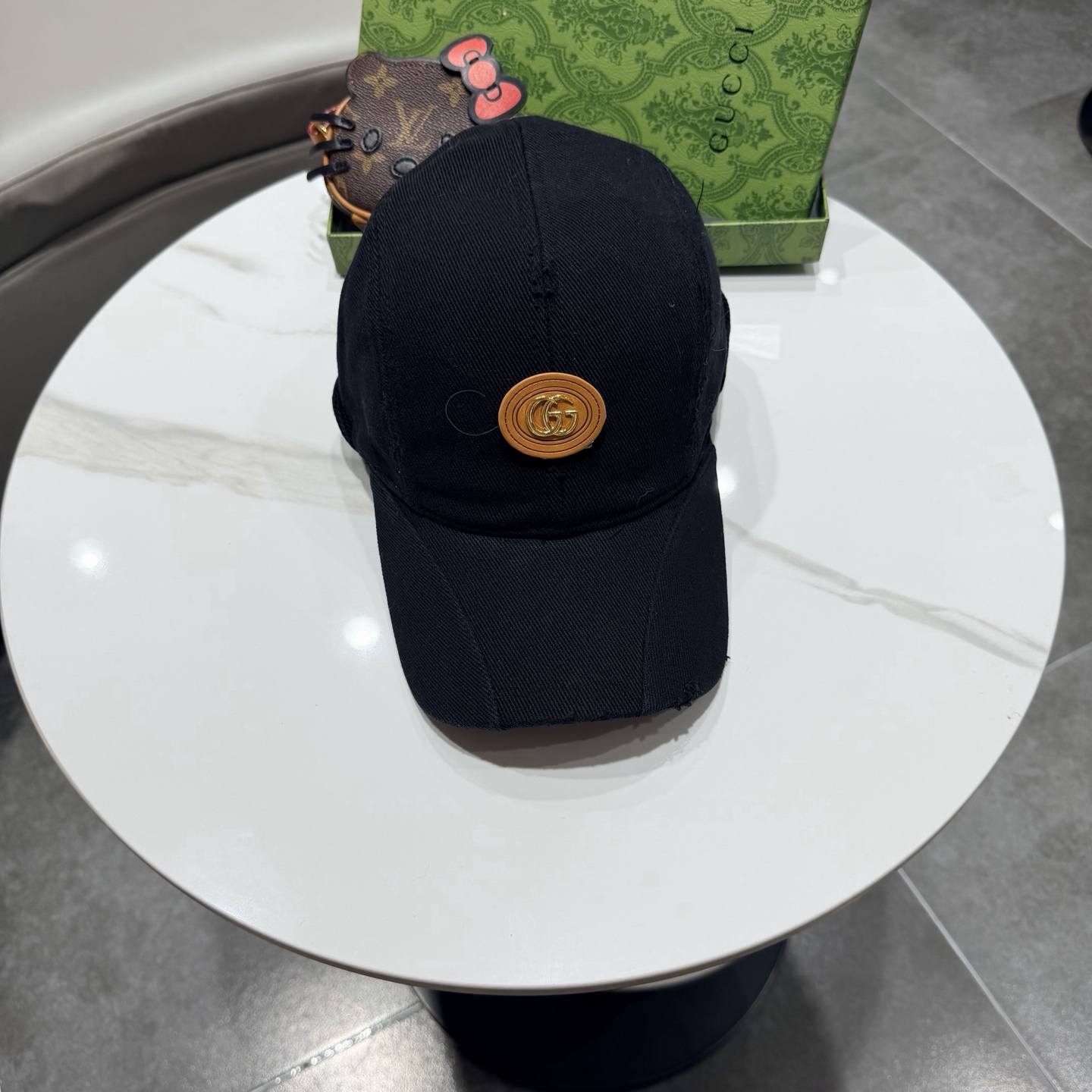 NO:704010,Gucci Gucci deep top reverse wear design Velcro canvas fabric washed soft top deepened brim baseball cap simple three-dimensional boys hat fisherman hat baseball cap knitted hat, hat, gucci, espadrilles, hats19860909Gucci古奇深顶反戴设计魔术贴帆布面料水洗软顶加深帽檐棒球帽简约立体男生帽子渔夫帽棒球帽针织帽,帽子,gucci,espadrilles,hats,hat