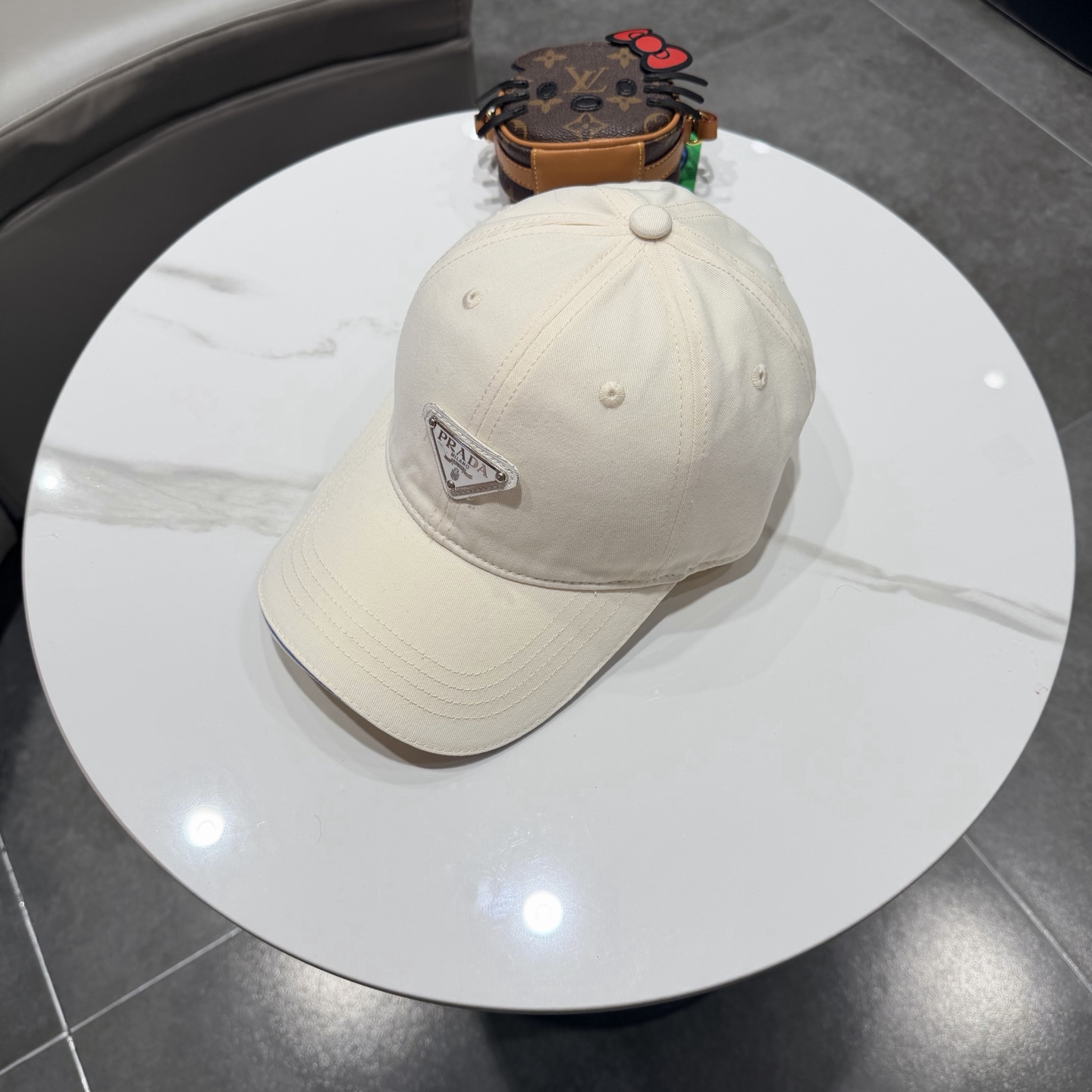 prada hat Prada 2025New ， — photo 2