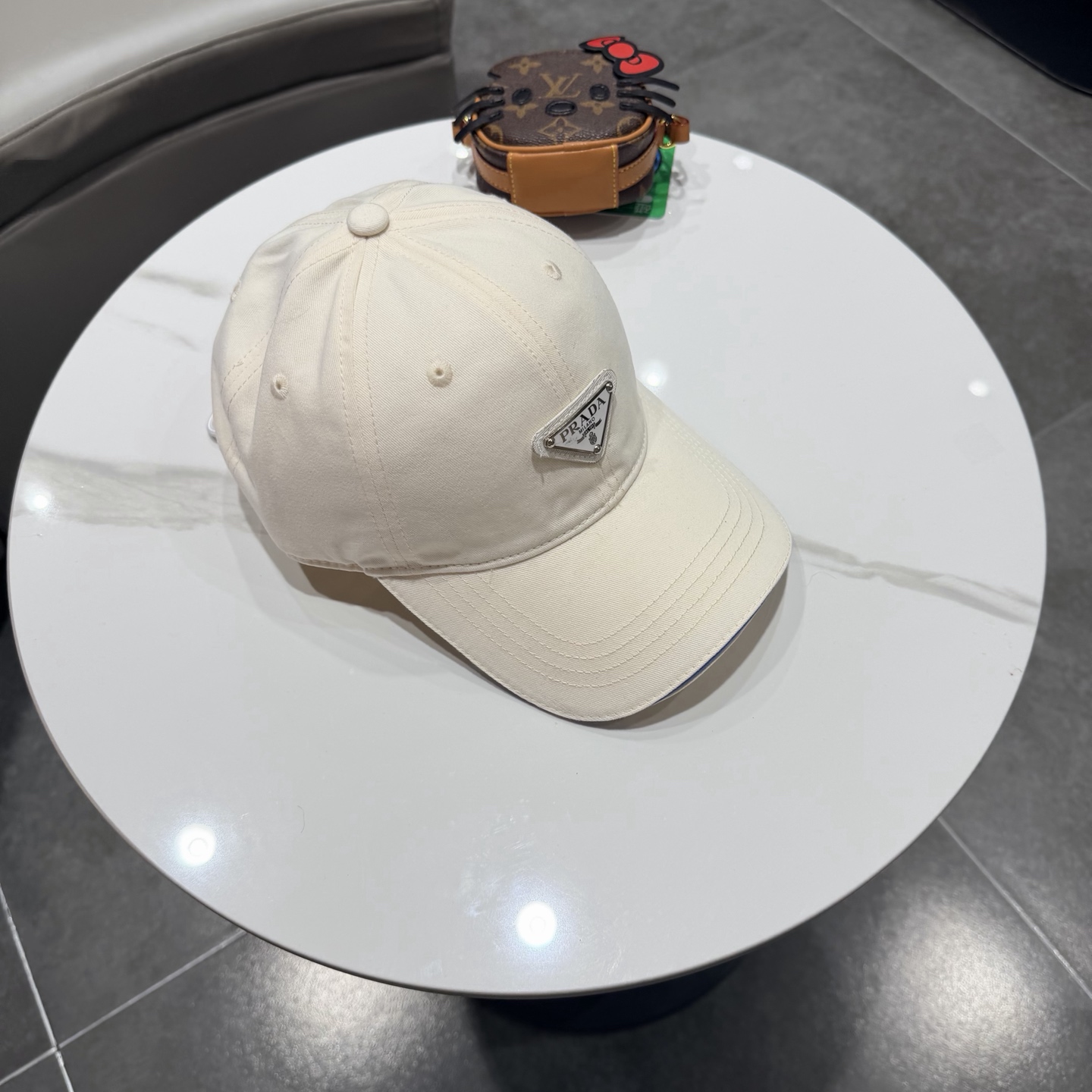 prada hat Prada 2025New ， — photo 3