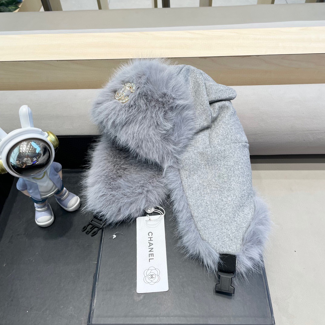 Chanel 冬季加厚防寒保暖帽子女毛绒防风护耳雷锋帽户外骑行大头围套头帽