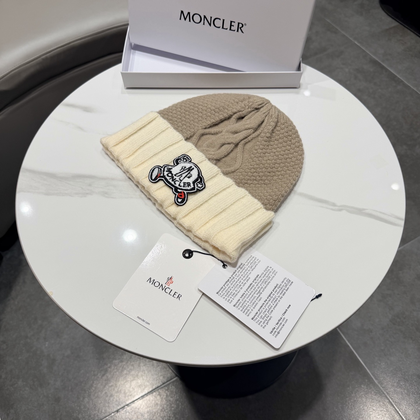 【MONCLER蒙口】秋冬新款拼色男女款针织毛线帽，加绒材质，非常百搭