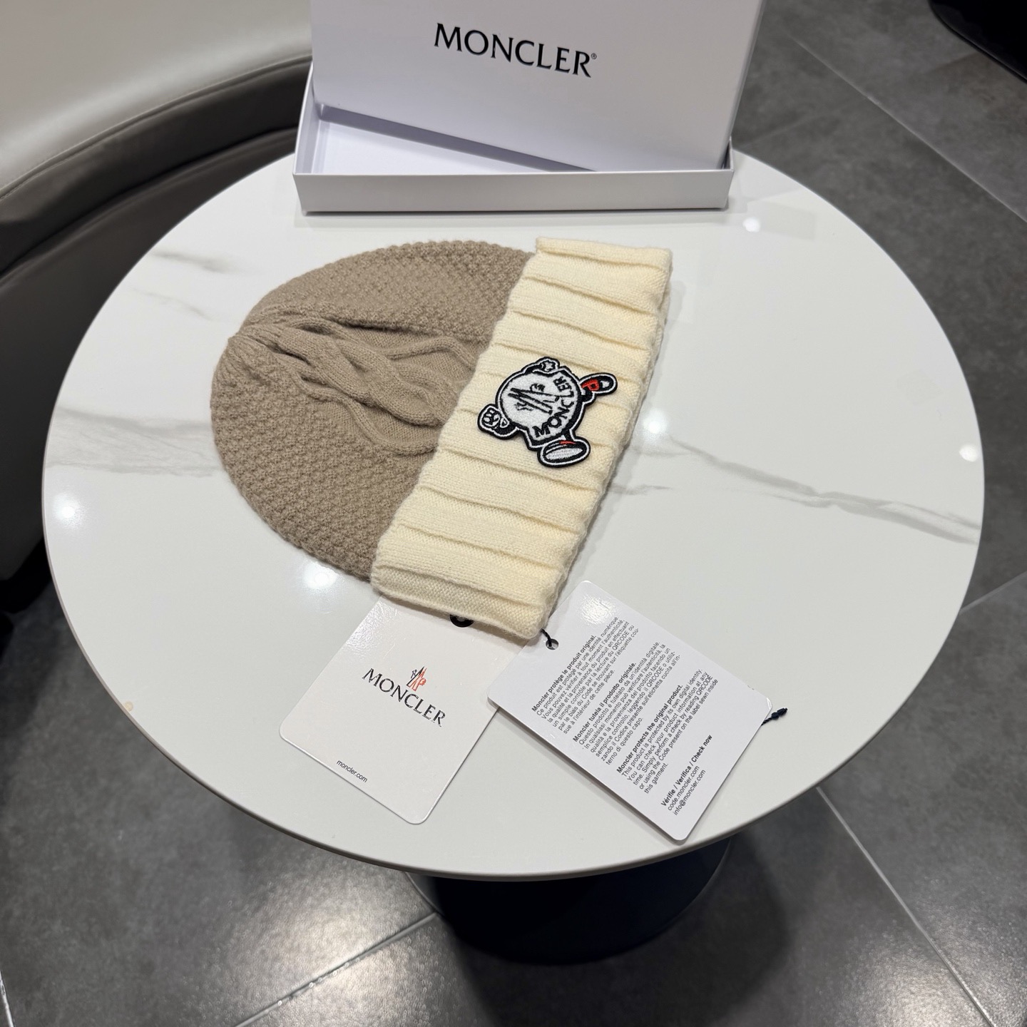 【MONCLER蒙口】秋冬新款拼色男女款针织毛线帽，加绒材质，非常百搭