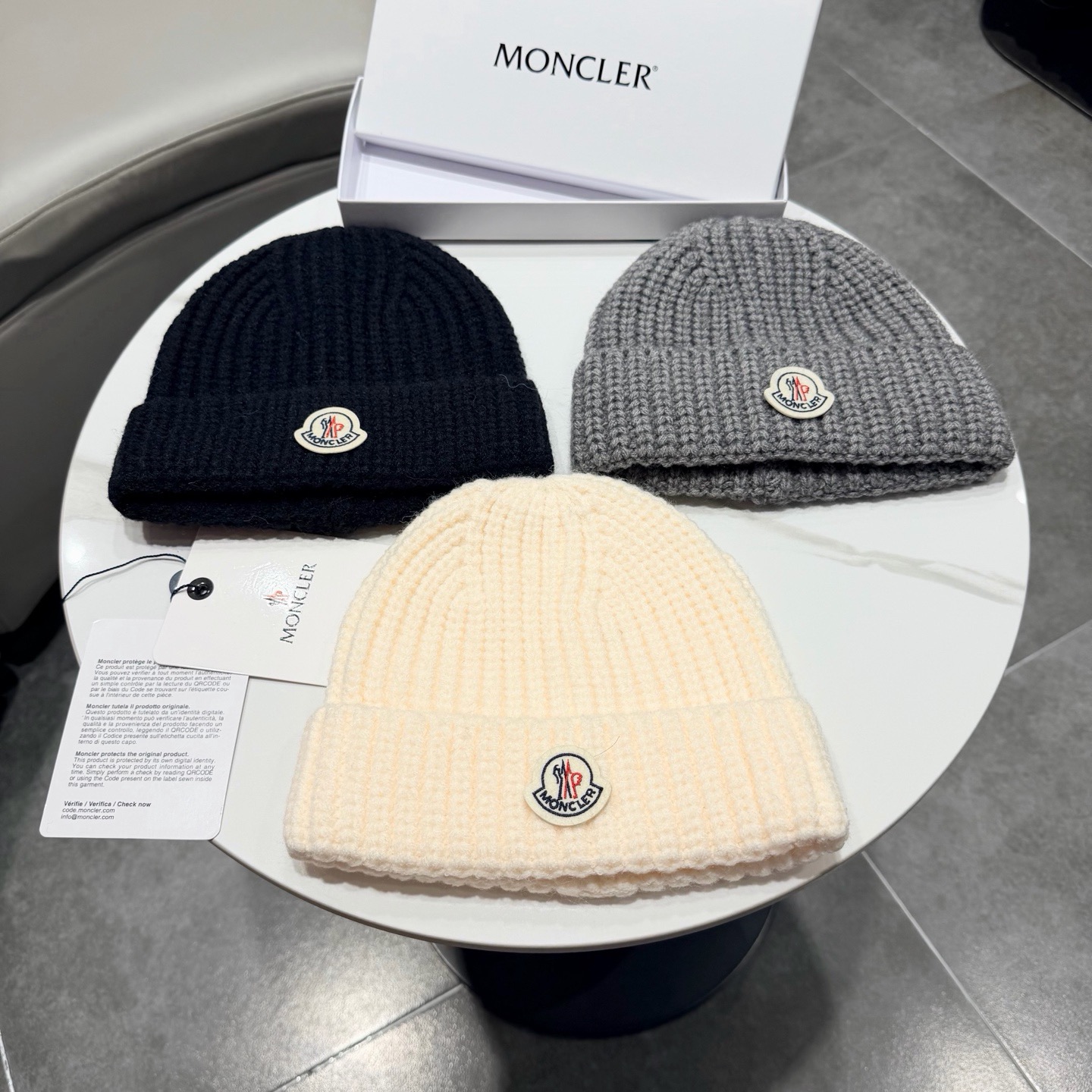 蒙口Moncler盟可睐💥针织帽，原单复刻.非常柔软亲肤，弹性很好💓有质感又非常百搭的款式~保暖的  毛线帽，均码有弹性