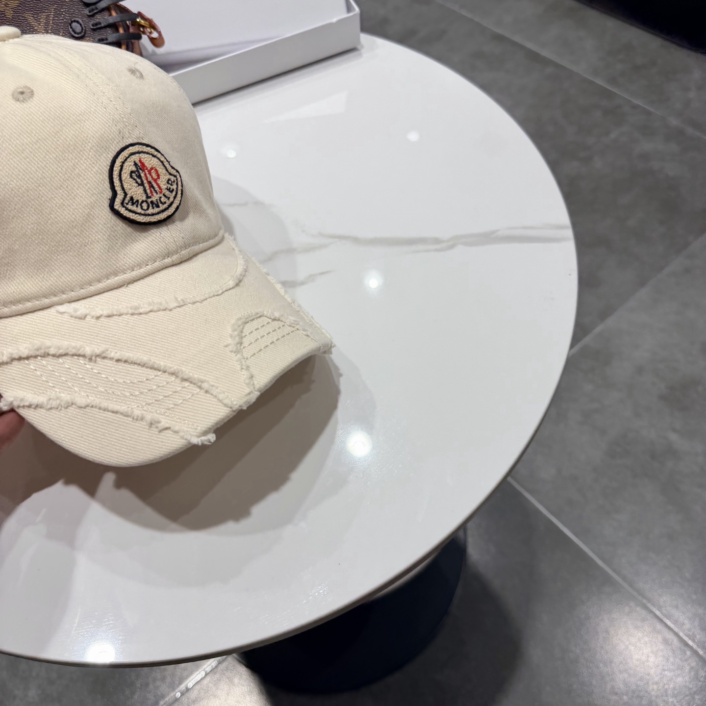 蒙口MONCLER新款棒球帽，时尚炸街单品，风格很OK，网红.时尚博主的最爱！高品质舒凹造型很好看