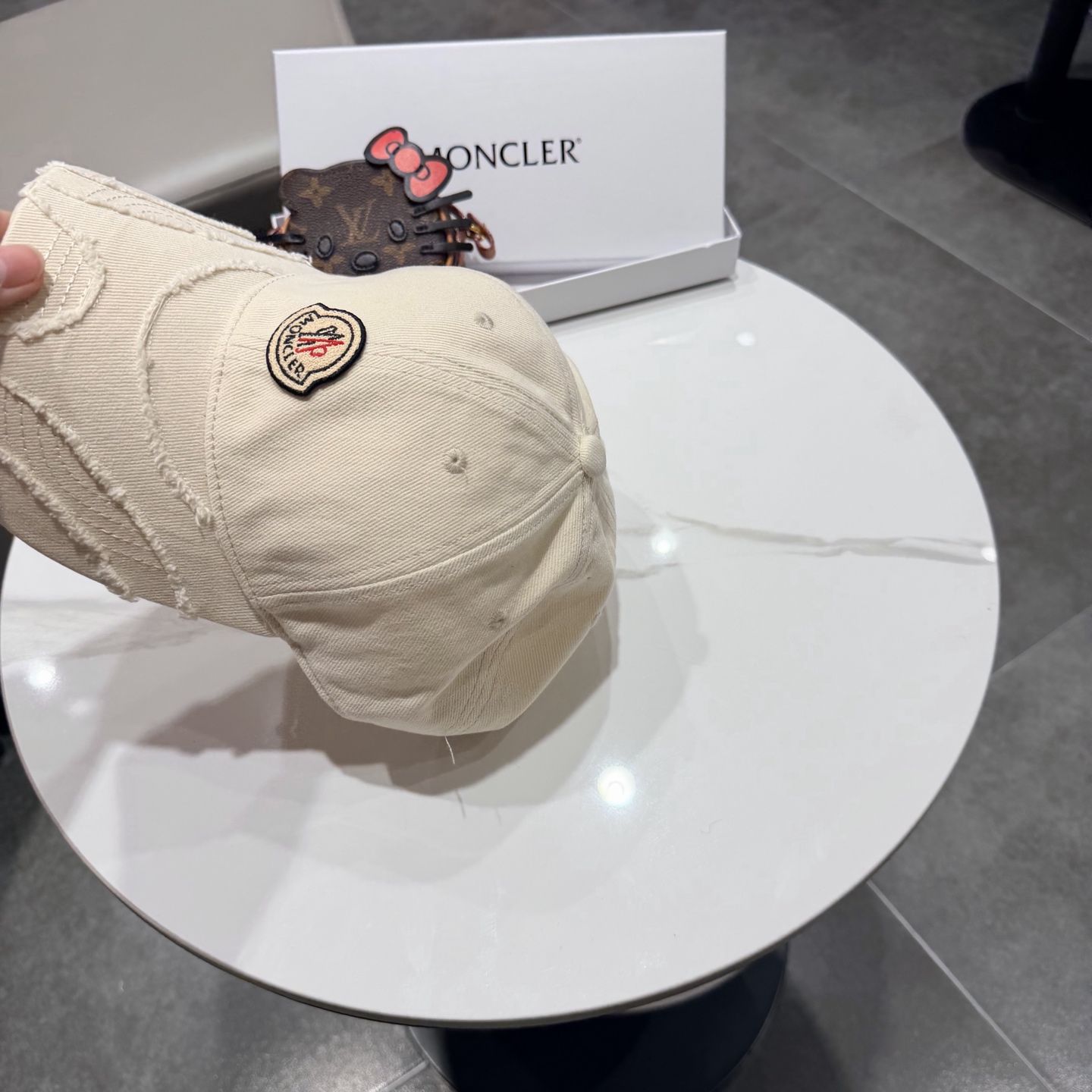 蒙口MONCLER新款棒球帽，时尚炸街单品，风格很OK，网红.时尚博主的最爱！高品质舒凹造型很好看