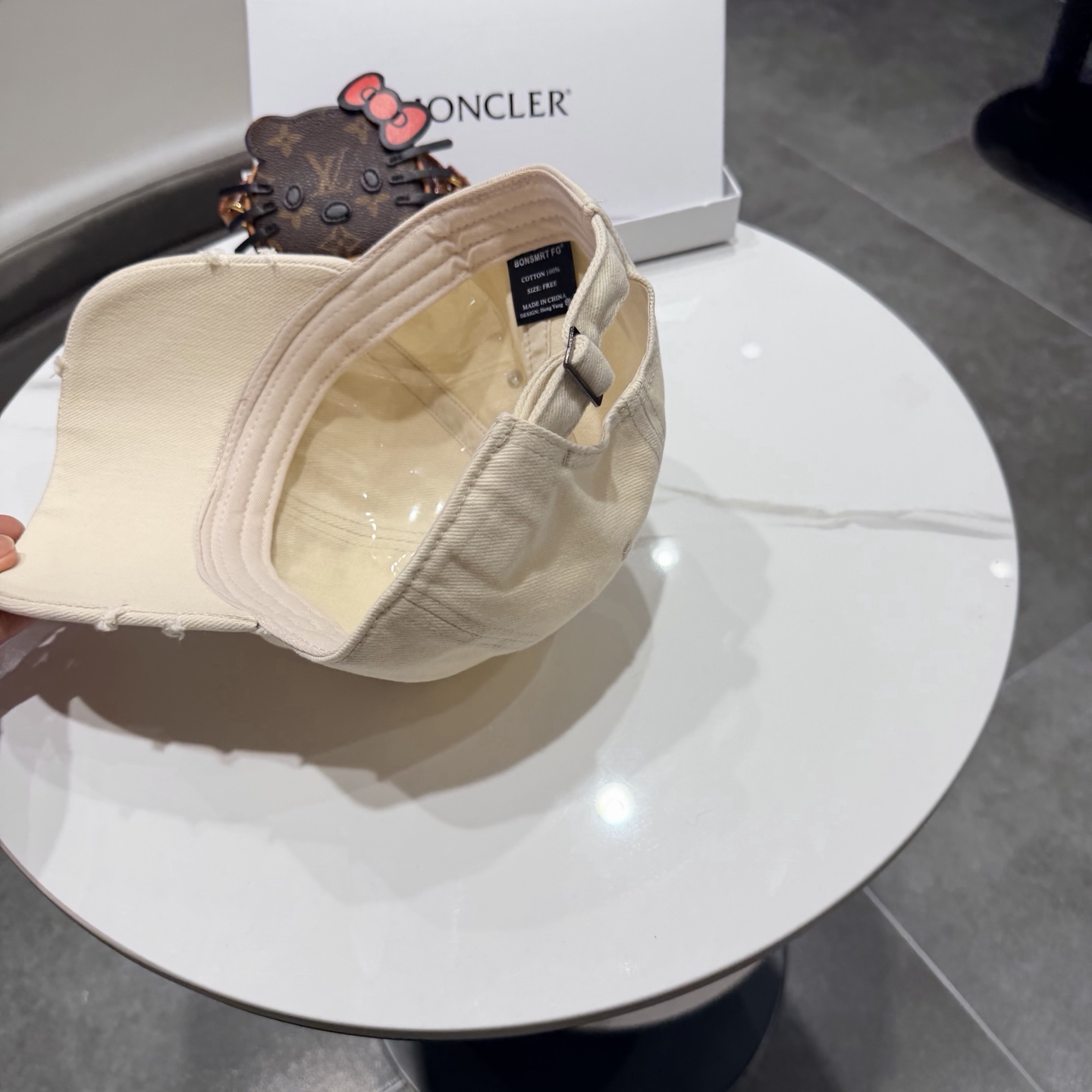 蒙口MONCLER新款棒球帽，时尚炸街单品，风格很OK，网红.时尚博主的最爱！高品质舒凹造型很好看