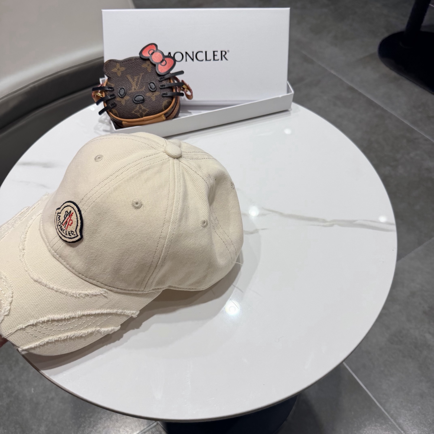 蒙口MONCLER新款棒球帽，时尚炸街单品，风格很OK，网红.时尚博主的最爱！高品质舒凹造型很好看