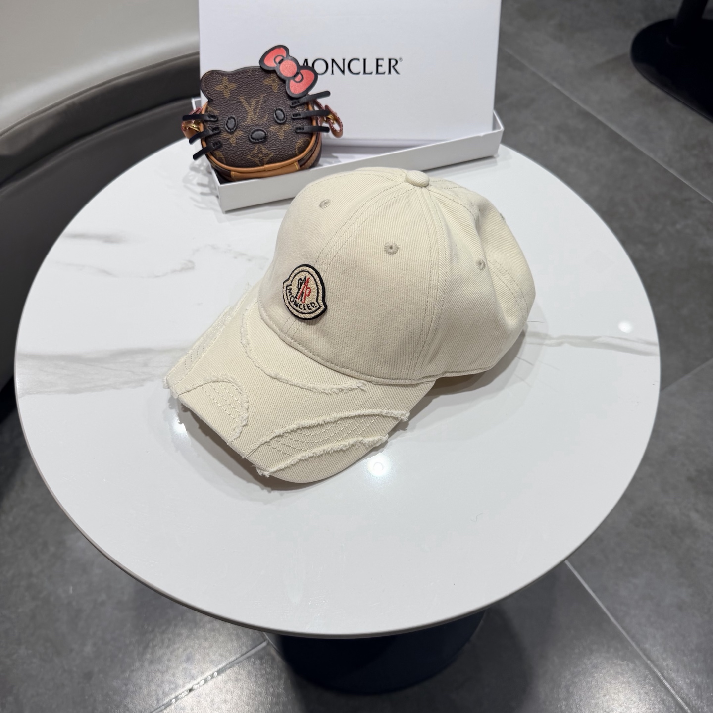 蒙口MONCLER新款棒球帽，时尚炸街单品，风格很OK，网红.时尚博主的最爱！高品质舒凹造型很好看