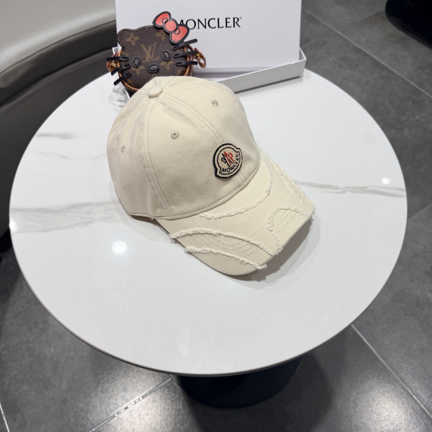 蒙口MONCLER新款棒球帽，时尚炸街单品，风格很OK，网红.时尚博主的最爱！高品质舒凹造型很好看