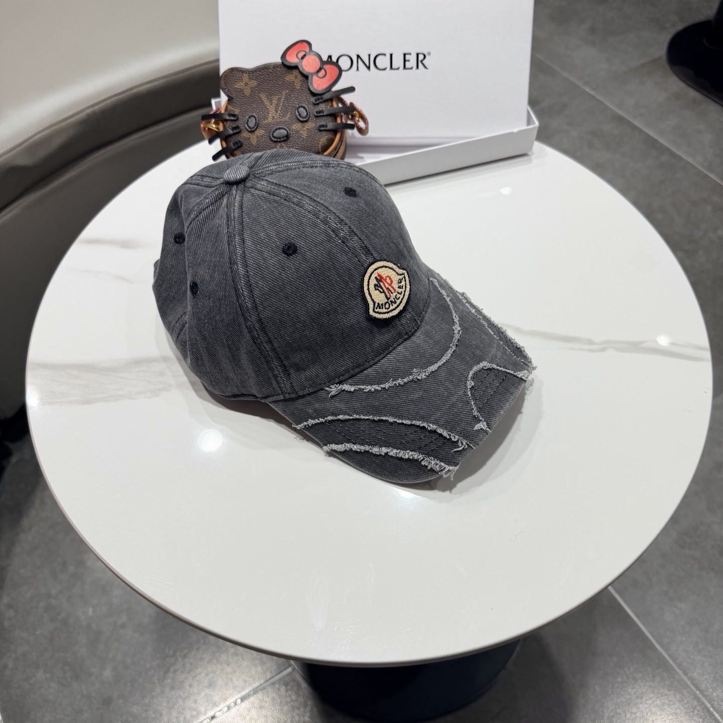 蒙口MONCLER新款棒球帽，时尚炸街单品，风格很OK，网红.时尚博主的最爱！高品质舒凹造型很好看