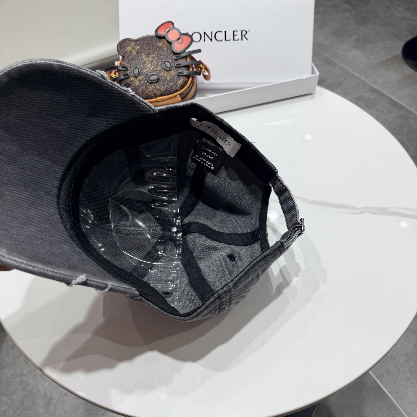 蒙口MONCLER新款棒球帽，时尚炸街单品，风格很OK，网红.时尚博主的最爱！高品质舒凹造型很好看