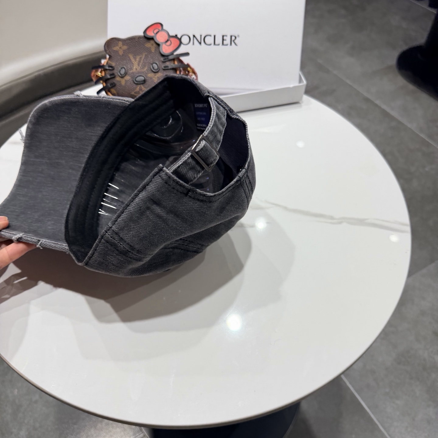 蒙口MONCLER新款棒球帽，时尚炸街单品，风格很OK，网红.时尚博主的最爱！高品质舒凹造型很好看