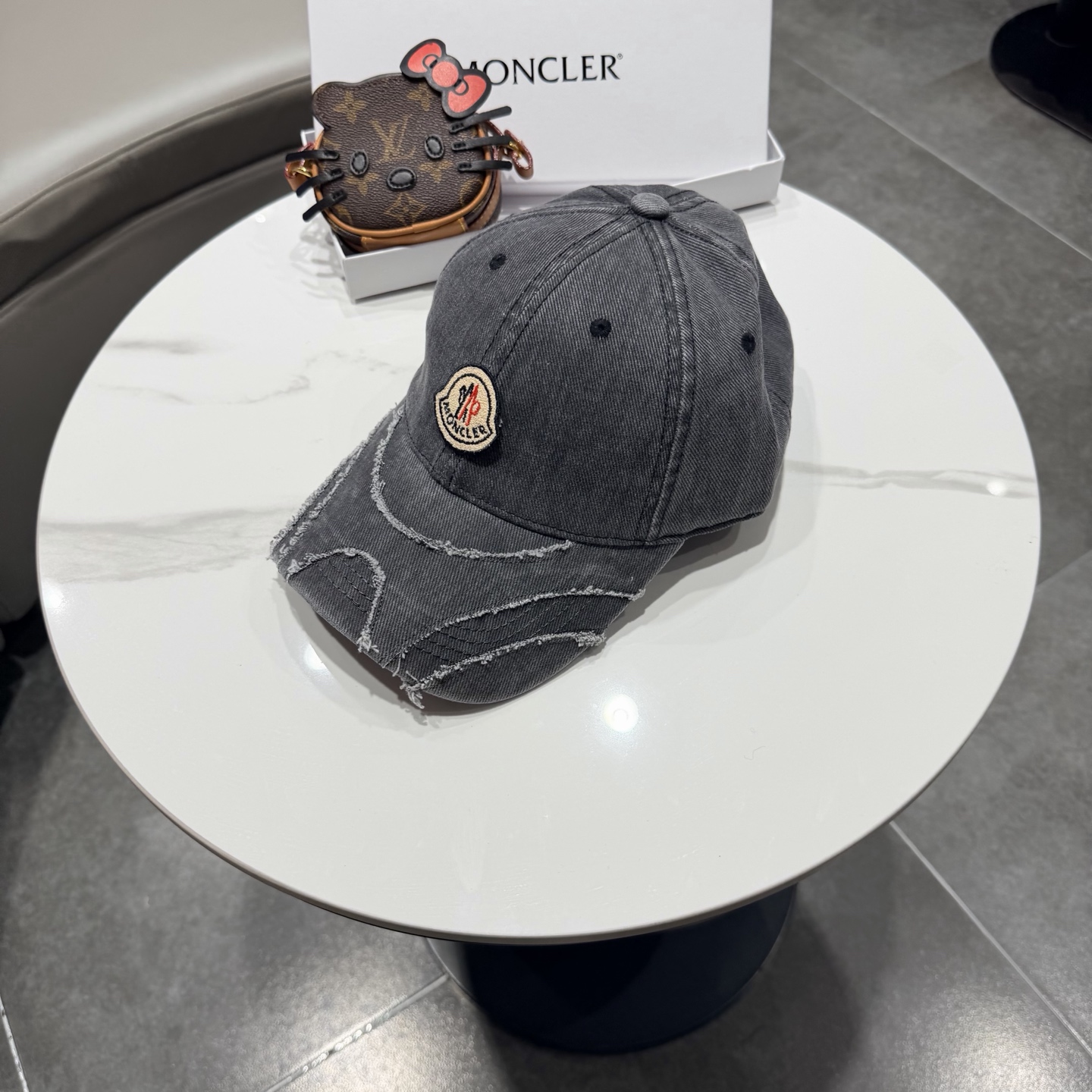 蒙口MONCLER新款棒球帽，时尚炸街单品，风格很OK，网红.时尚博主的最爱！高品质舒凹造型很好看