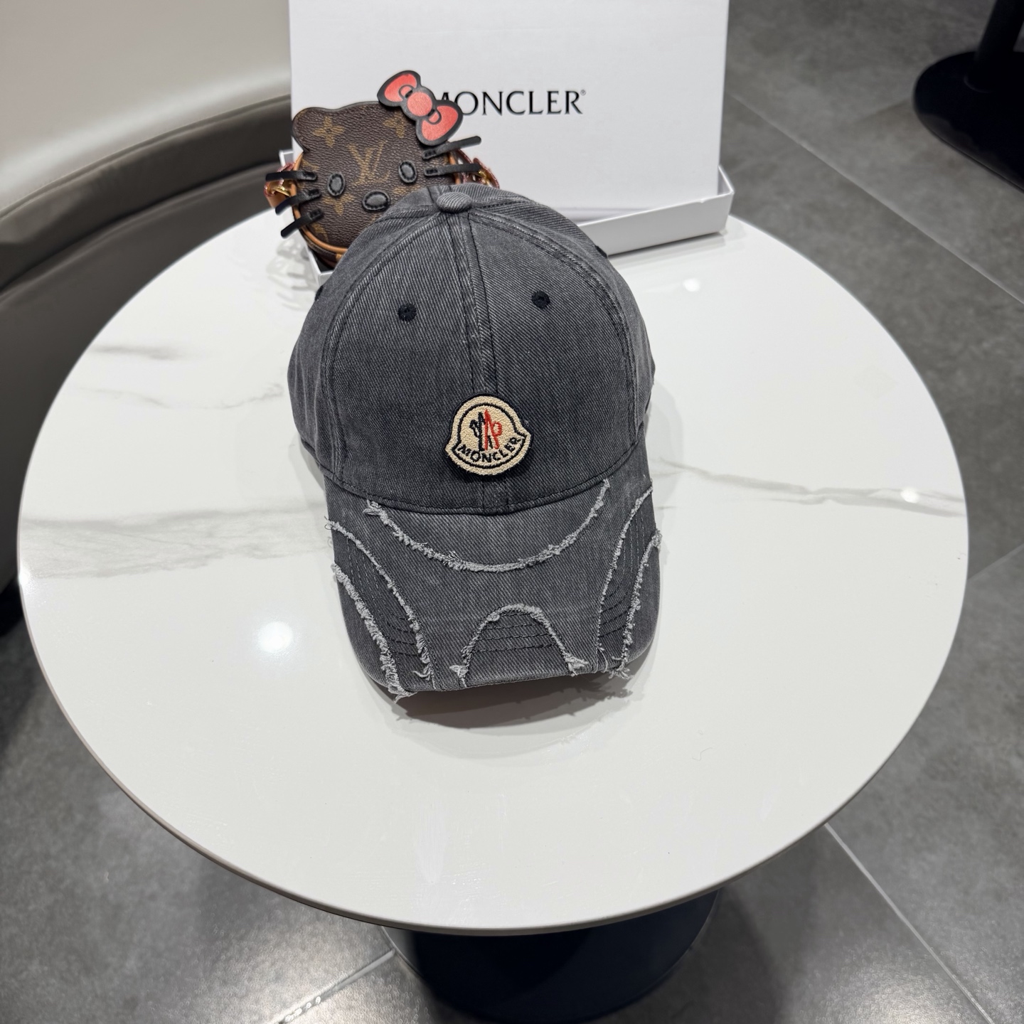 蒙口MONCLER新款棒球帽，时尚炸街单品，风格很OK，网红.时尚博主的最爱！高品质舒凹造型很好看