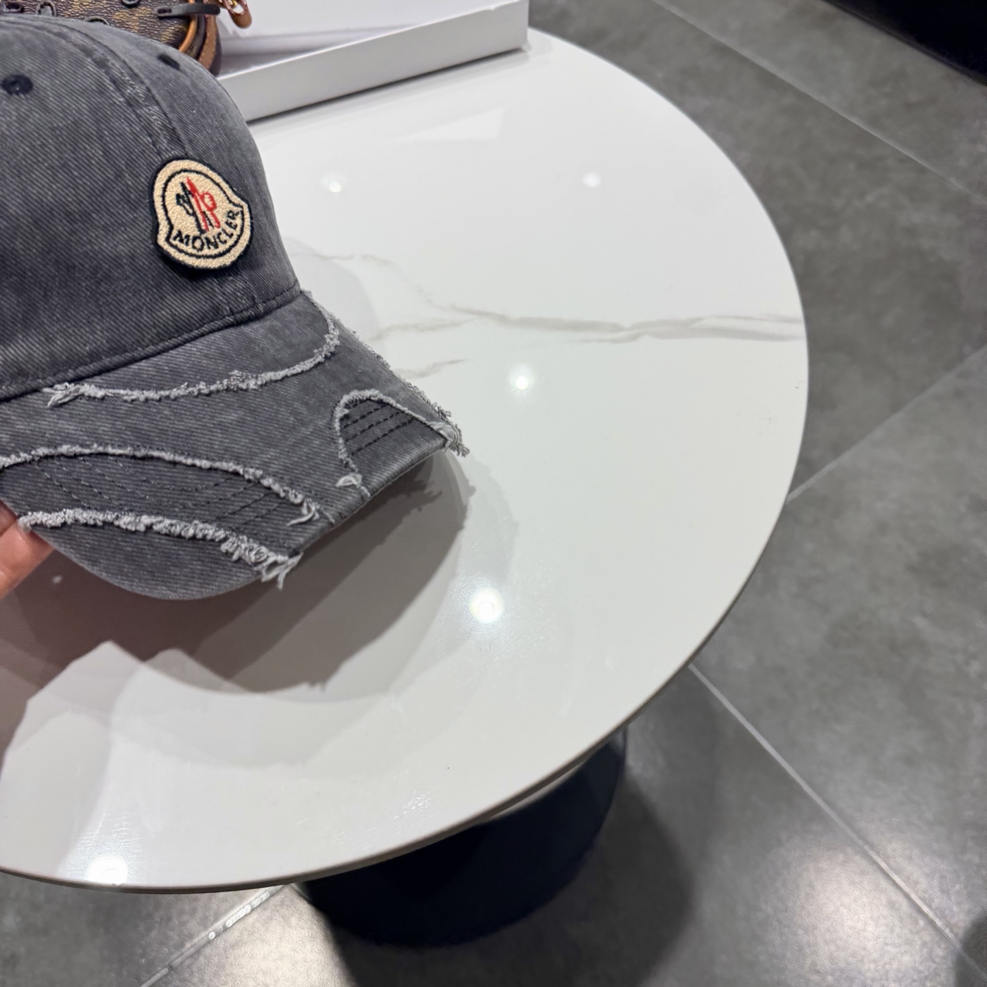 蒙口MONCLER新款棒球帽，时尚炸街单品，风格很OK，网红.时尚博主的最爱！高品质舒凹造型很好看