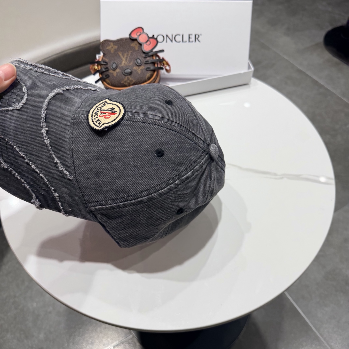 蒙口MONCLER新款棒球帽，时尚炸街单品，风格很OK，网红.时尚博主的最爱！高品质舒凹造型很好看