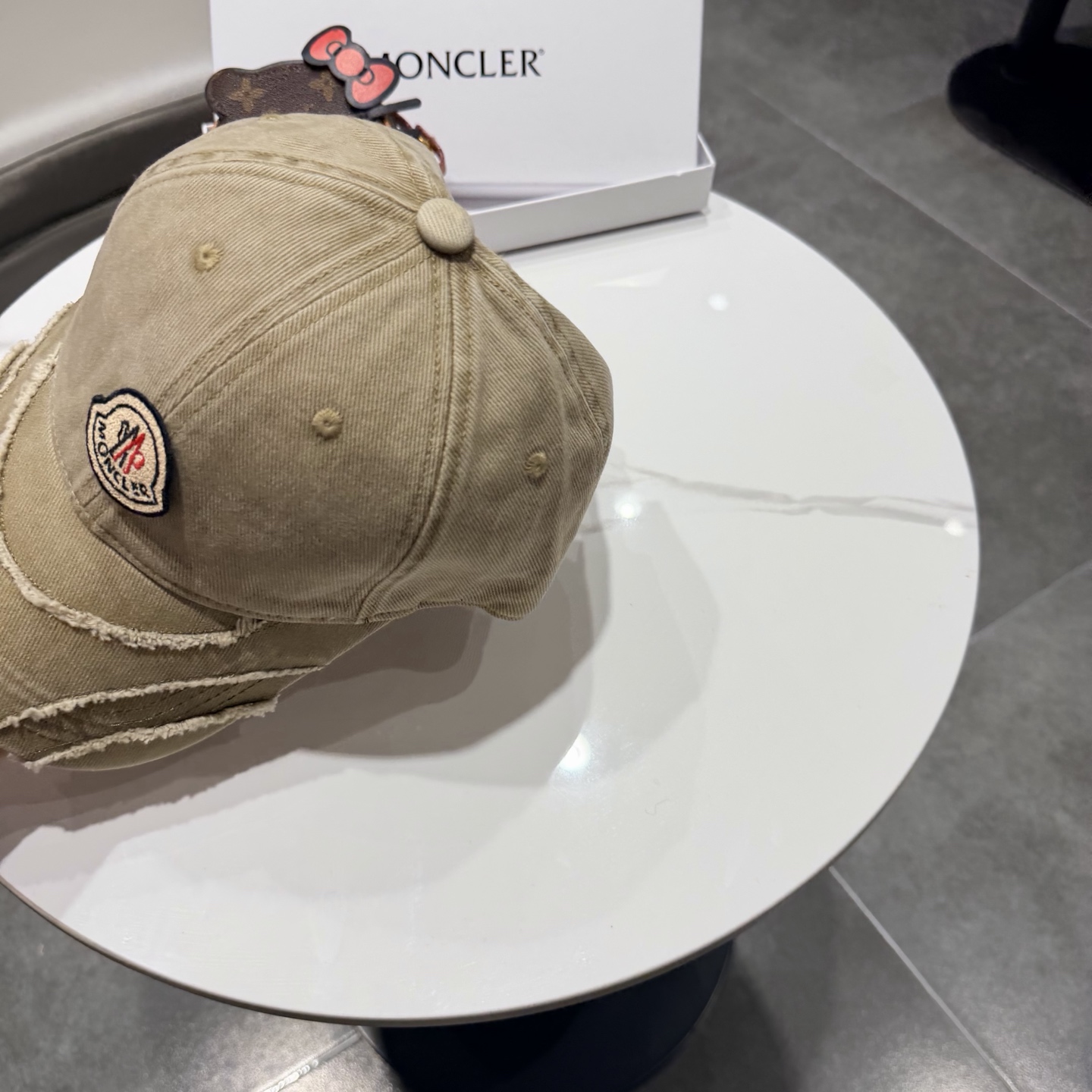 蒙口MONCLER新款棒球帽，时尚炸街单品，风格很OK，网红.时尚博主的最爱！高品质舒凹造型很好看