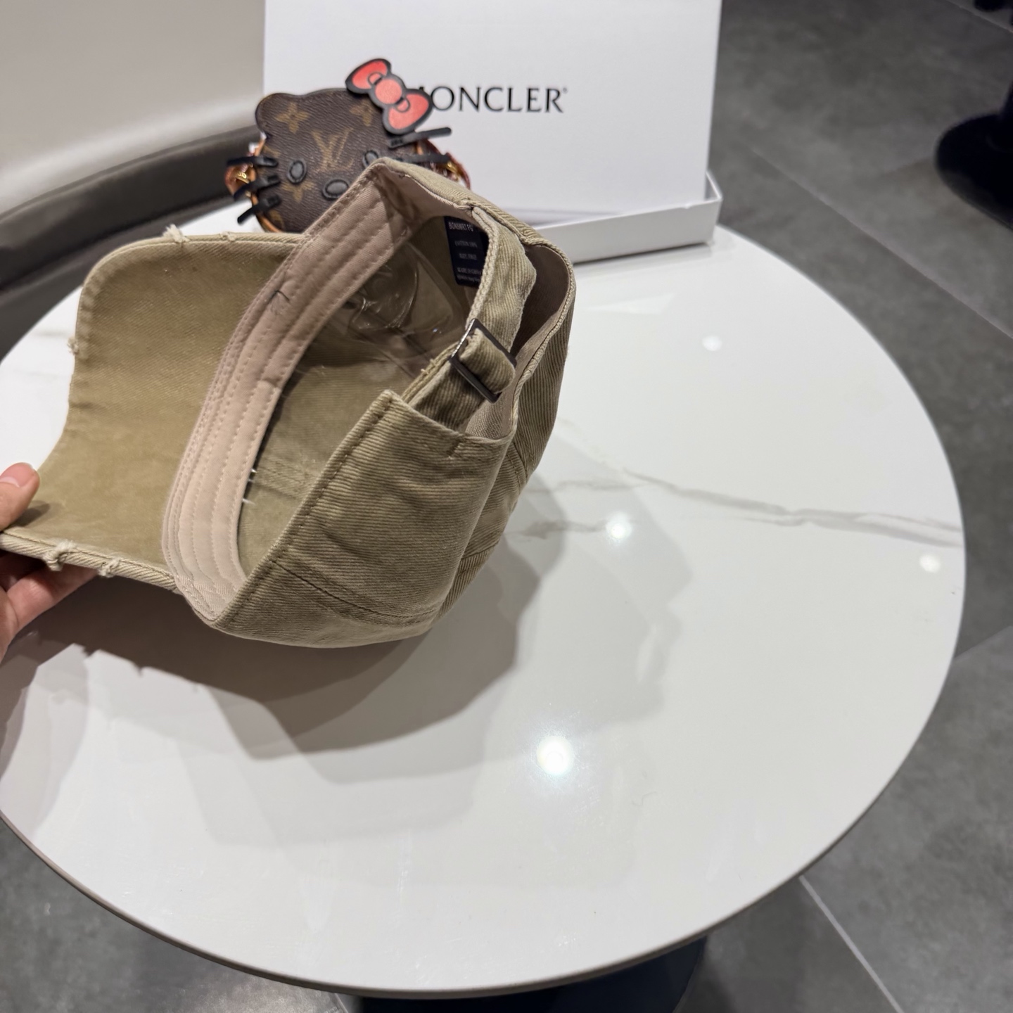 蒙口MONCLER新款棒球帽，时尚炸街单品，风格很OK，网红.时尚博主的最爱！高品质舒凹造型很好看