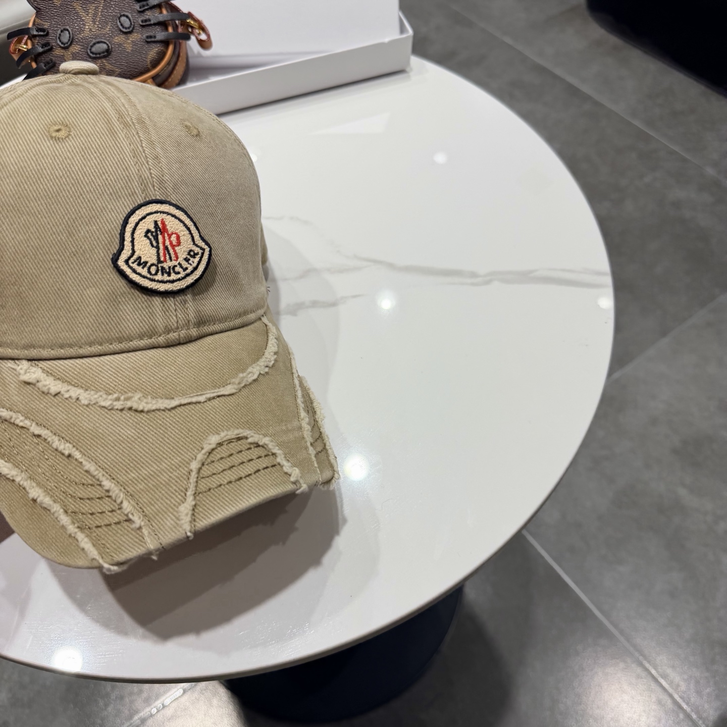 蒙口MONCLER新款棒球帽，时尚炸街单品，风格很OK，网红.时尚博主的最爱！高品质舒凹造型很好看