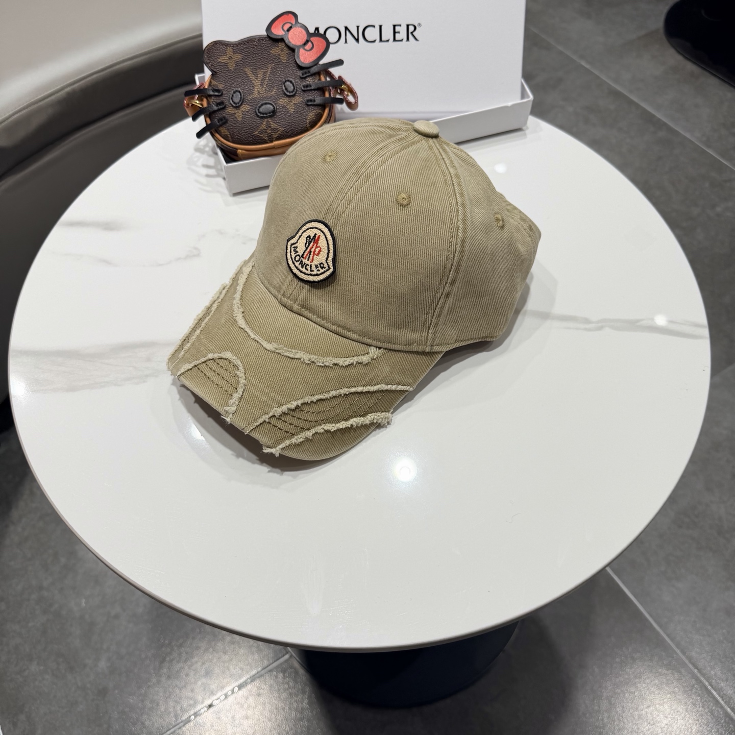 蒙口MONCLER新款棒球帽，时尚炸街单品，风格很OK，网红.时尚博主的最爱！高品质舒凹造型很好看