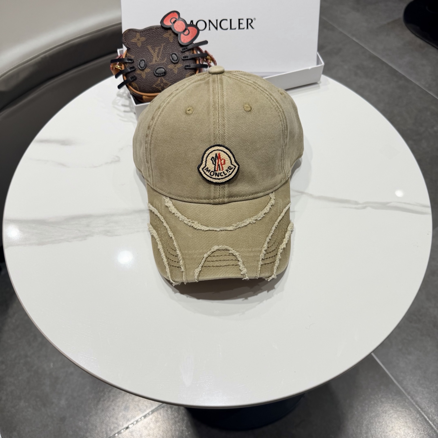 蒙口MONCLER新款棒球帽，时尚炸街单品，风格很OK，网红.时尚博主的最爱！高品质舒凹造型很好看