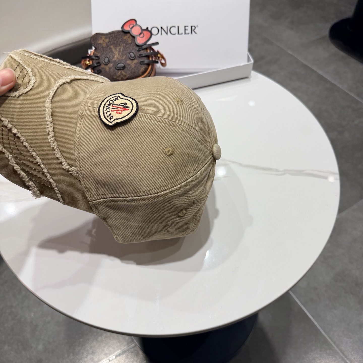 蒙口MONCLER新款棒球帽，时尚炸街单品，风格很OK，网红.时尚博主的最爱！高品质舒凹造型很好看