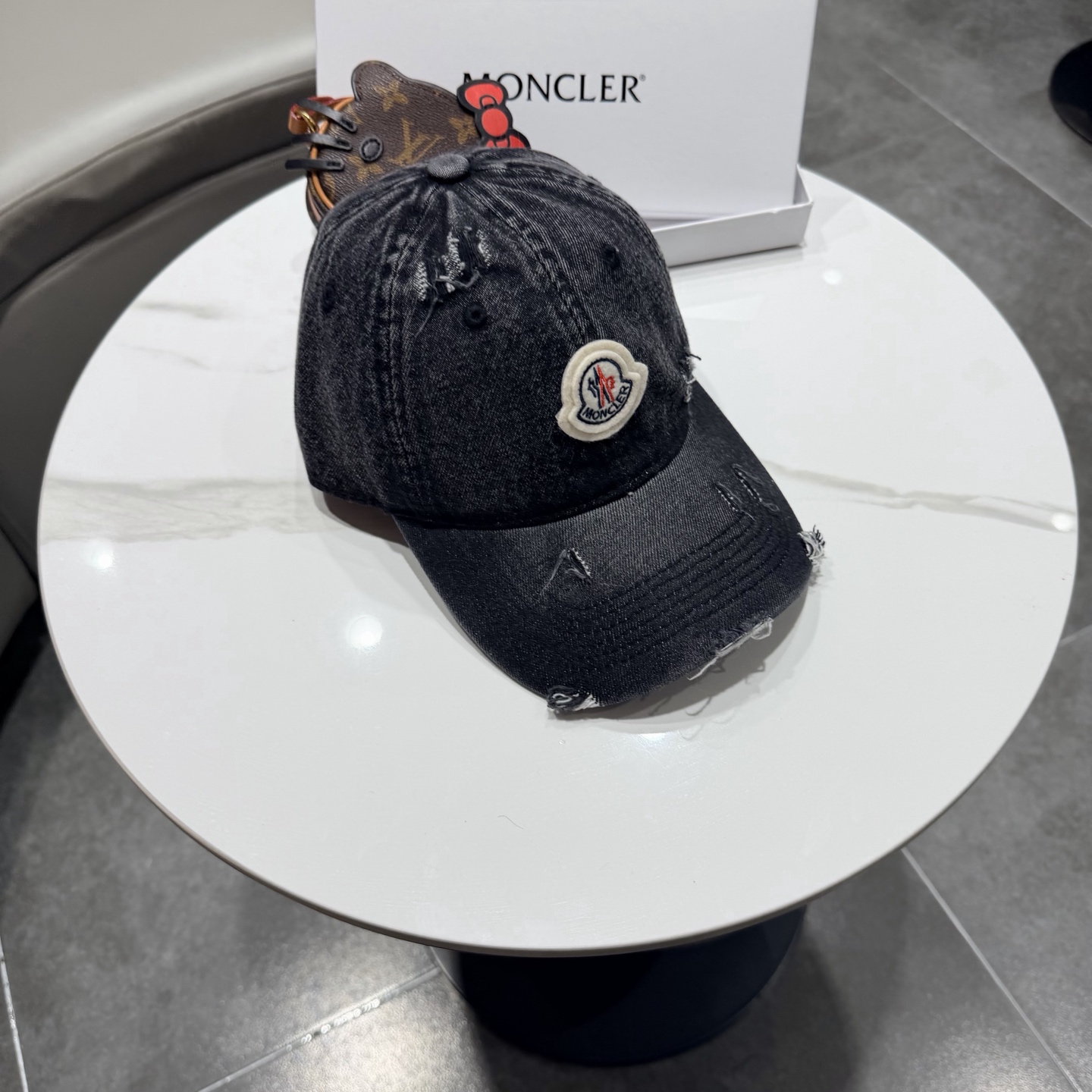 蒙口moncler2026新款的春季破洞 棒球帽，四季都通用👍 闭眼入阿铁子们❗️