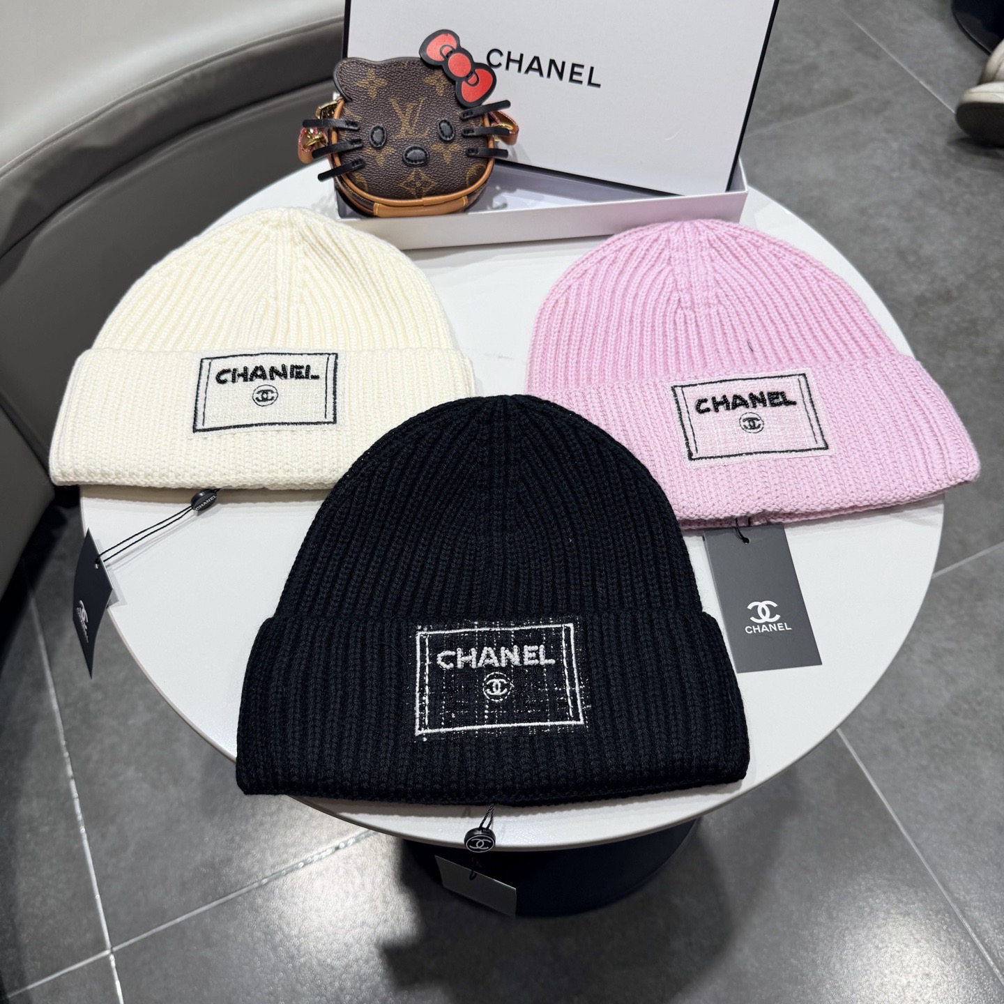 Chanel官网品质香奈儿秋冬网红时尚博主推荐款毛线帽，小红书爆款，手感超柔软舒适的针织线帽，弹性极佳！