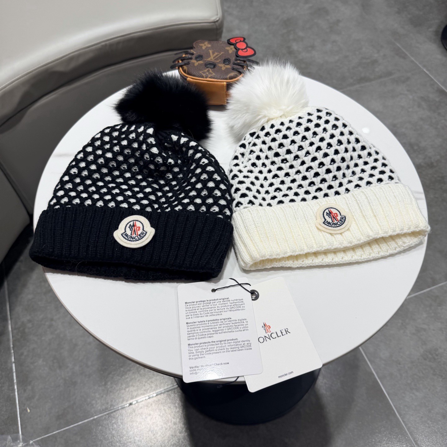 蒙口Moncler👒经典原单蒙口针织羊毛帽，采用精选羊毛面料，‼️手感超柔软，弹性极佳，搭配狐狸毛球高档又减龄，市场品质