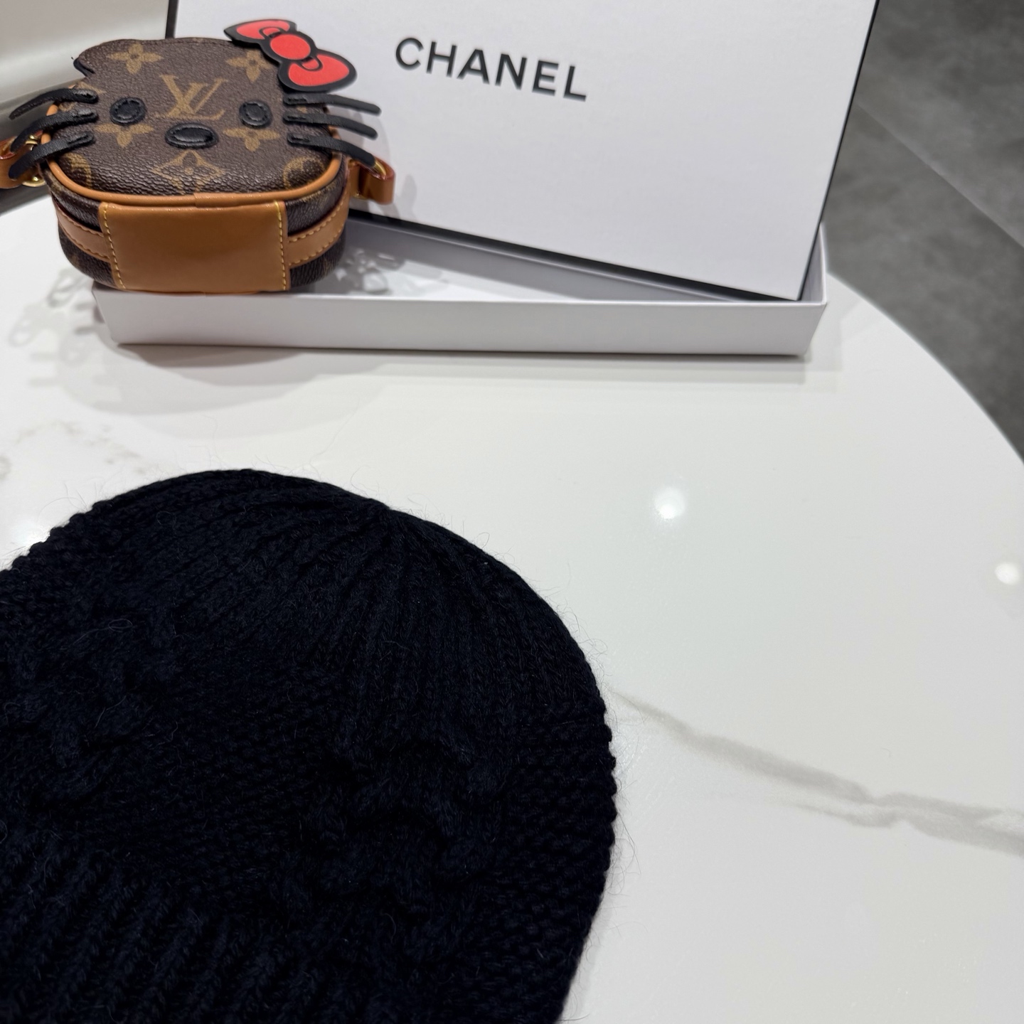 Chanel官网香奈儿羊毛+兔毛秋冬网红时尚博主推荐款毛线帽，小红书爆款，手感超柔软舒适的针织线帽，弹性极佳！