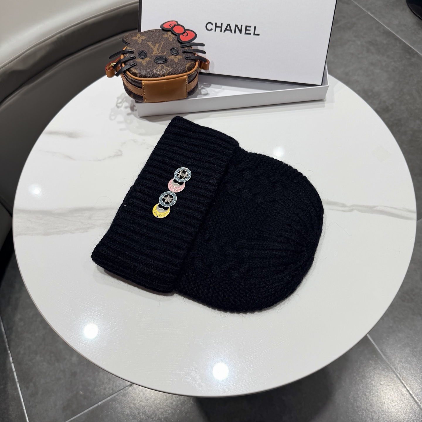 Chanel官网香奈儿羊毛+兔毛秋冬网红时尚博主推荐款毛线帽，小红书爆款，手感超柔软舒适的针织线帽，弹性极佳！