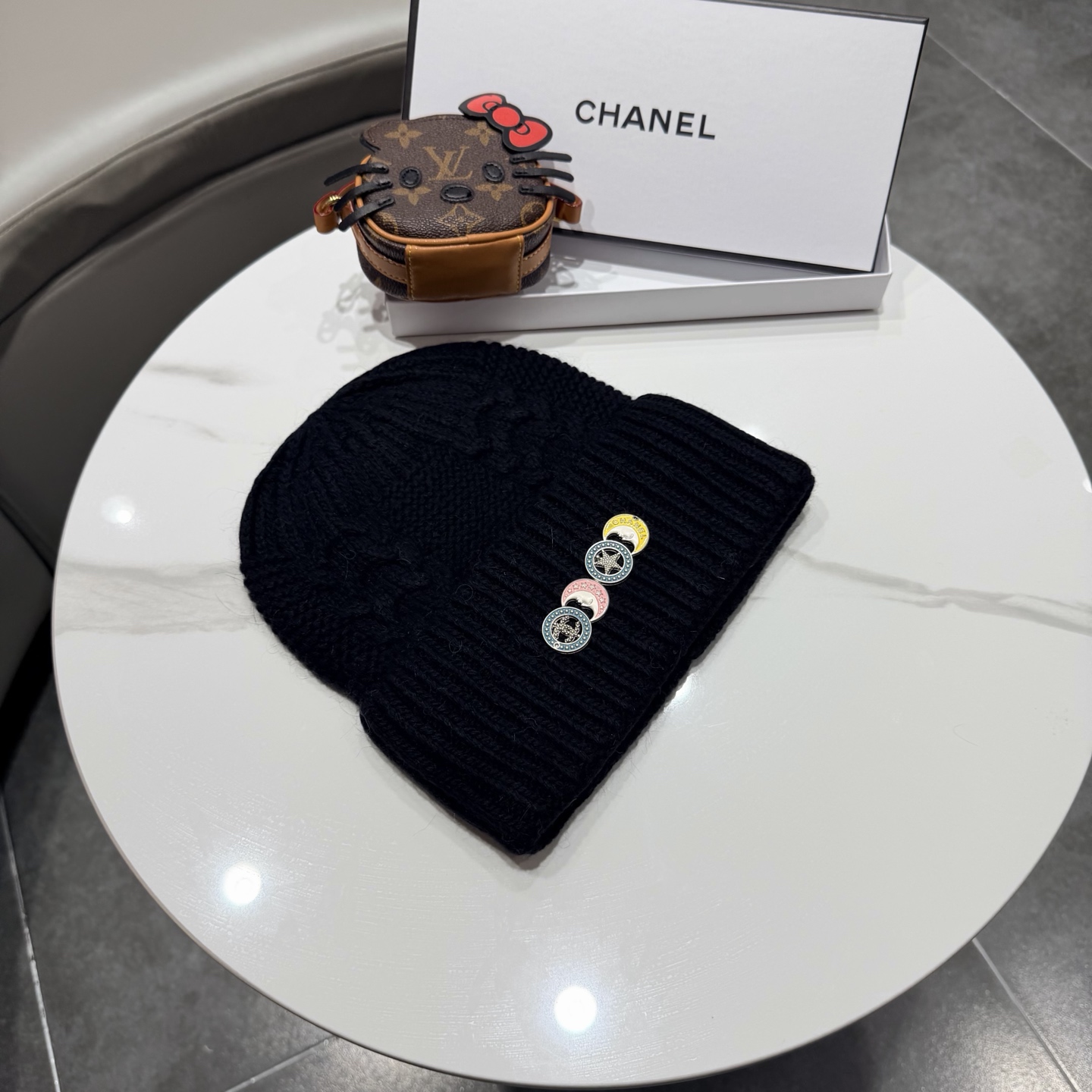 Chanel官网香奈儿羊毛+兔毛秋冬网红时尚博主推荐款毛线帽，小红书爆款，手感超柔软舒适的针织线帽，弹性极佳！