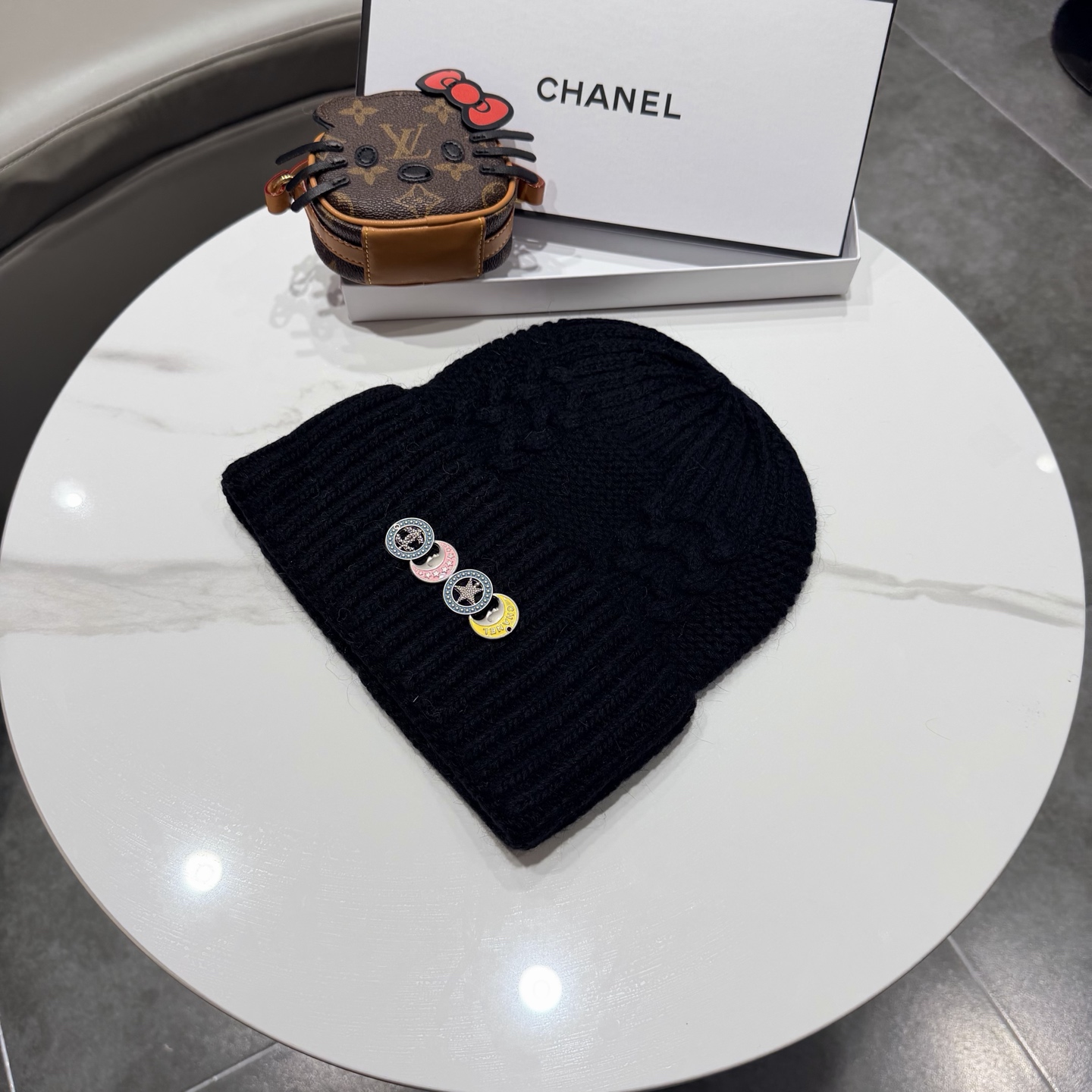 Chanel官网香奈儿羊毛+兔毛秋冬网红时尚博主推荐款毛线帽，小红书爆款，手感超柔软舒适的针织线帽，弹性极佳！