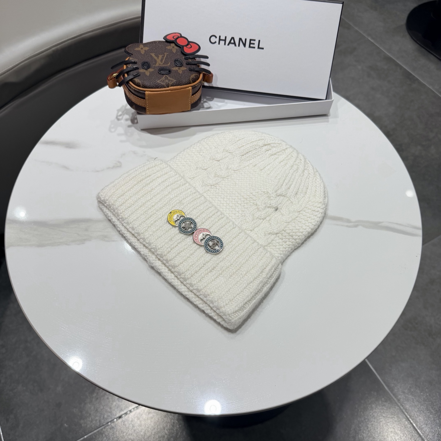 Chanel官网香奈儿羊毛+兔毛秋冬网红时尚博主推荐款毛线帽，小红书爆款，手感超柔软舒适的针织线帽，弹性极佳！