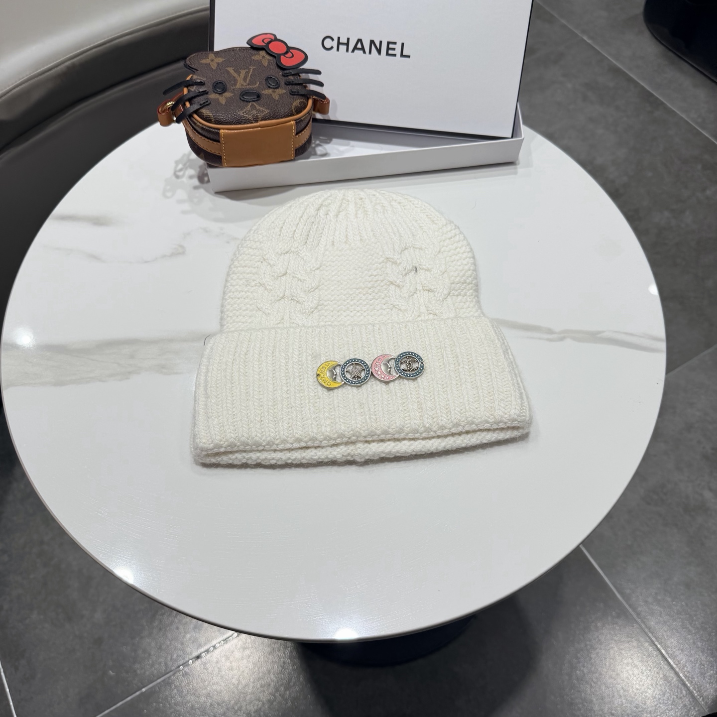 Chanel官网香奈儿羊毛+兔毛秋冬网红时尚博主推荐款毛线帽，小红书爆款，手感超柔软舒适的针织线帽，弹性极佳！
