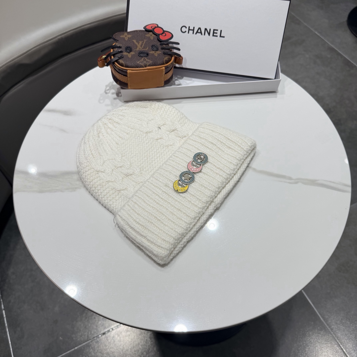 Chanel官网香奈儿羊毛+兔毛秋冬网红时尚博主推荐款毛线帽，小红书爆款，手感超柔软舒适的针织线帽，弹性极佳！