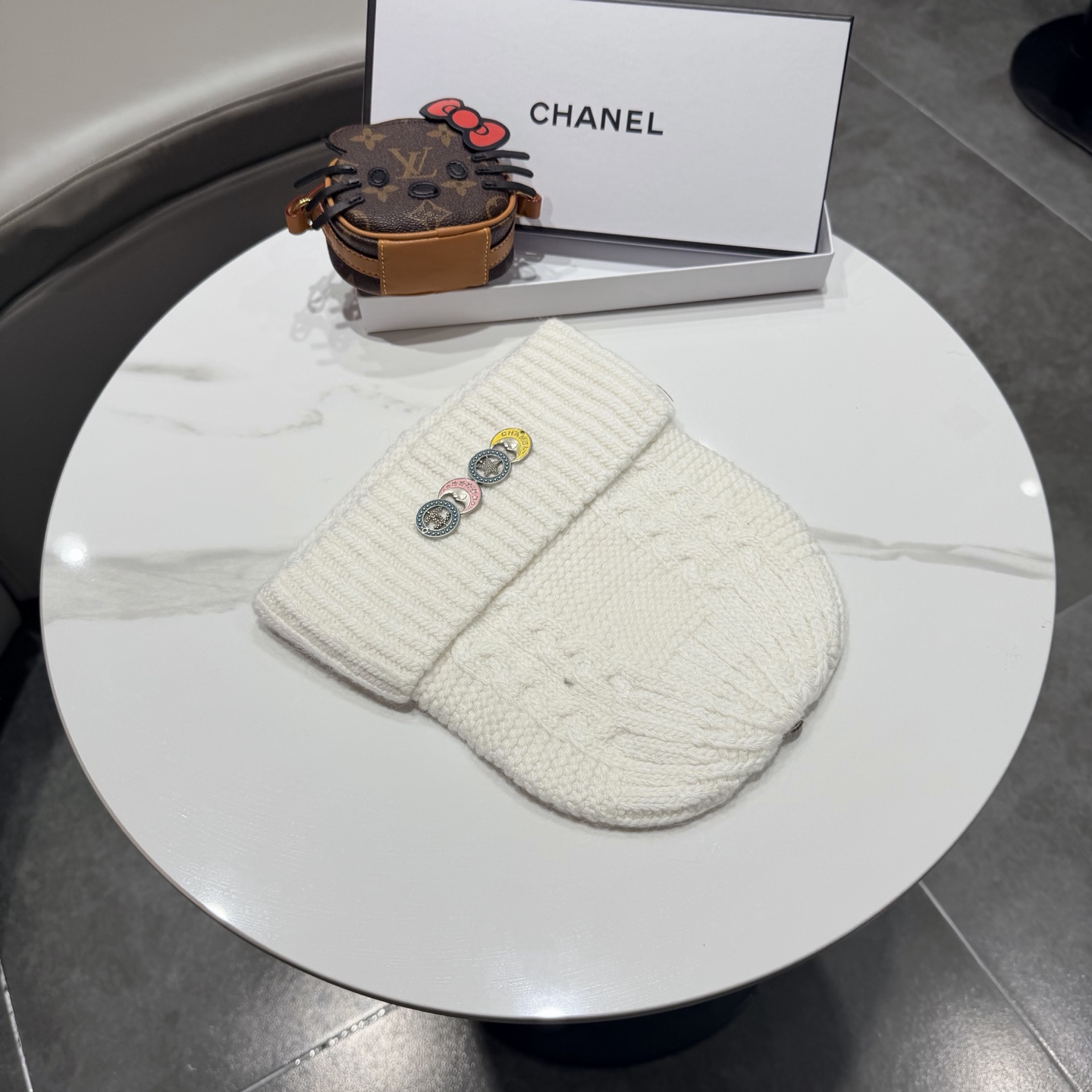 Chanel官网香奈儿羊毛+兔毛秋冬网红时尚博主推荐款毛线帽，小红书爆款，手感超柔软舒适的针织线帽，弹性极佳！