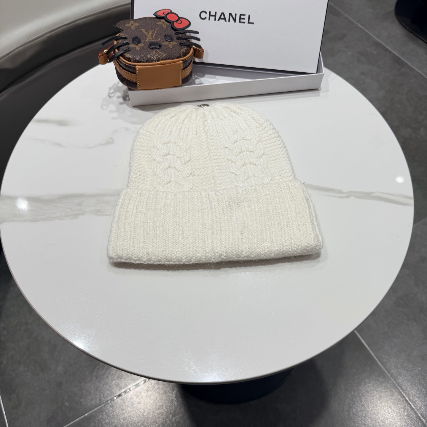 Chanel官网香奈儿羊毛+兔毛秋冬网红时尚博主推荐款毛线帽，小红书爆款，手感超柔软舒适的针织线帽，弹性极佳！